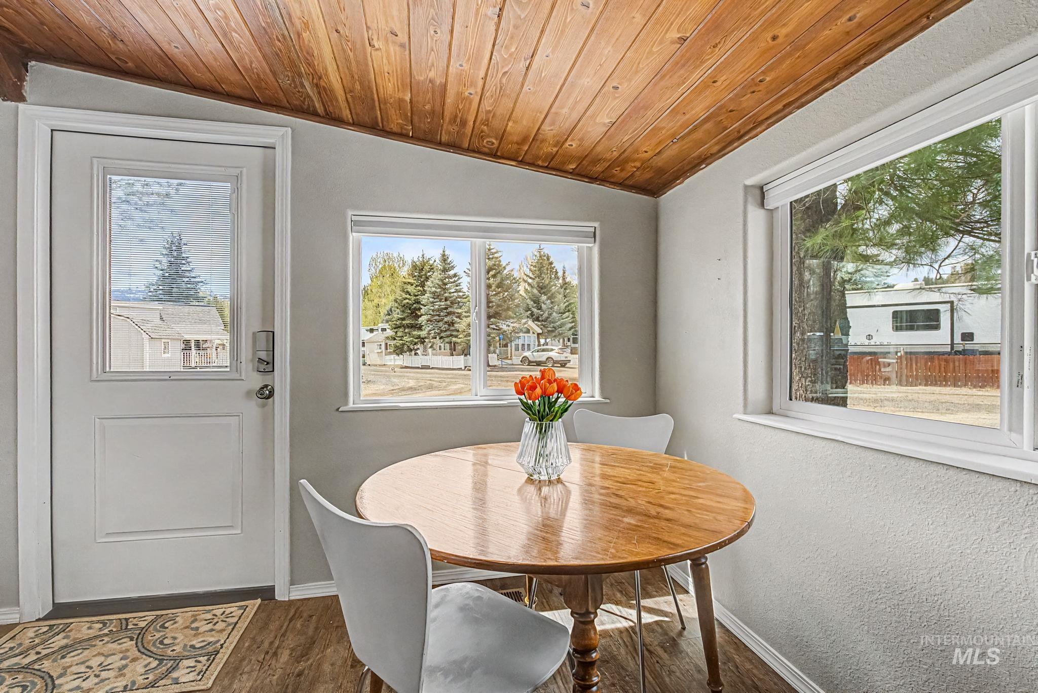 514 Sawyer St, Cascade, Idaho 83611, 2 Bedrooms, 1 Bathroom, Residential For Sale, Price $250,000, 98987549