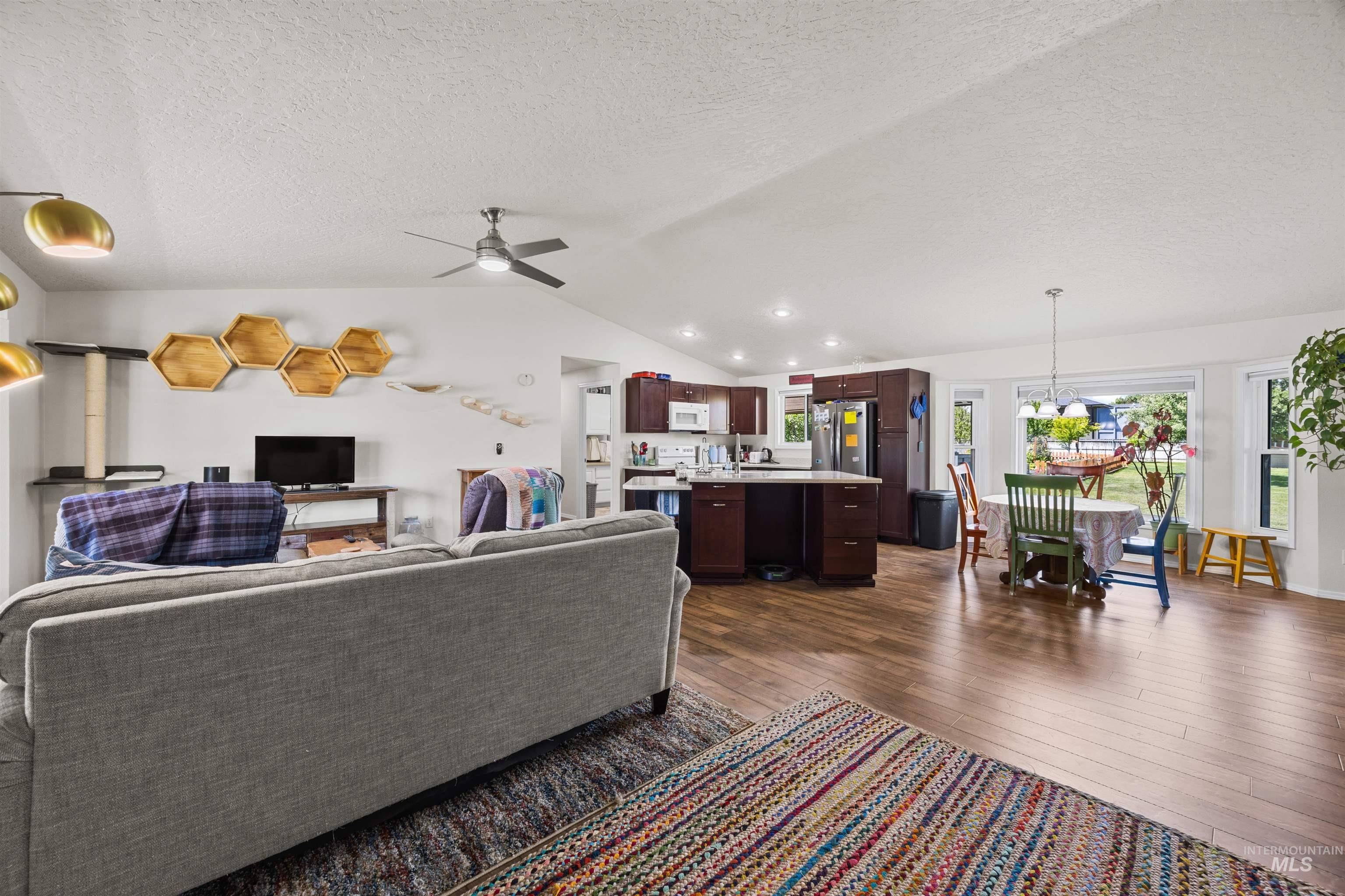 915 S Camas Street, Nampa, Idaho 83686, 4 Bedrooms, 4 Bathrooms, Residential For Sale, Price $593,500, 98987553