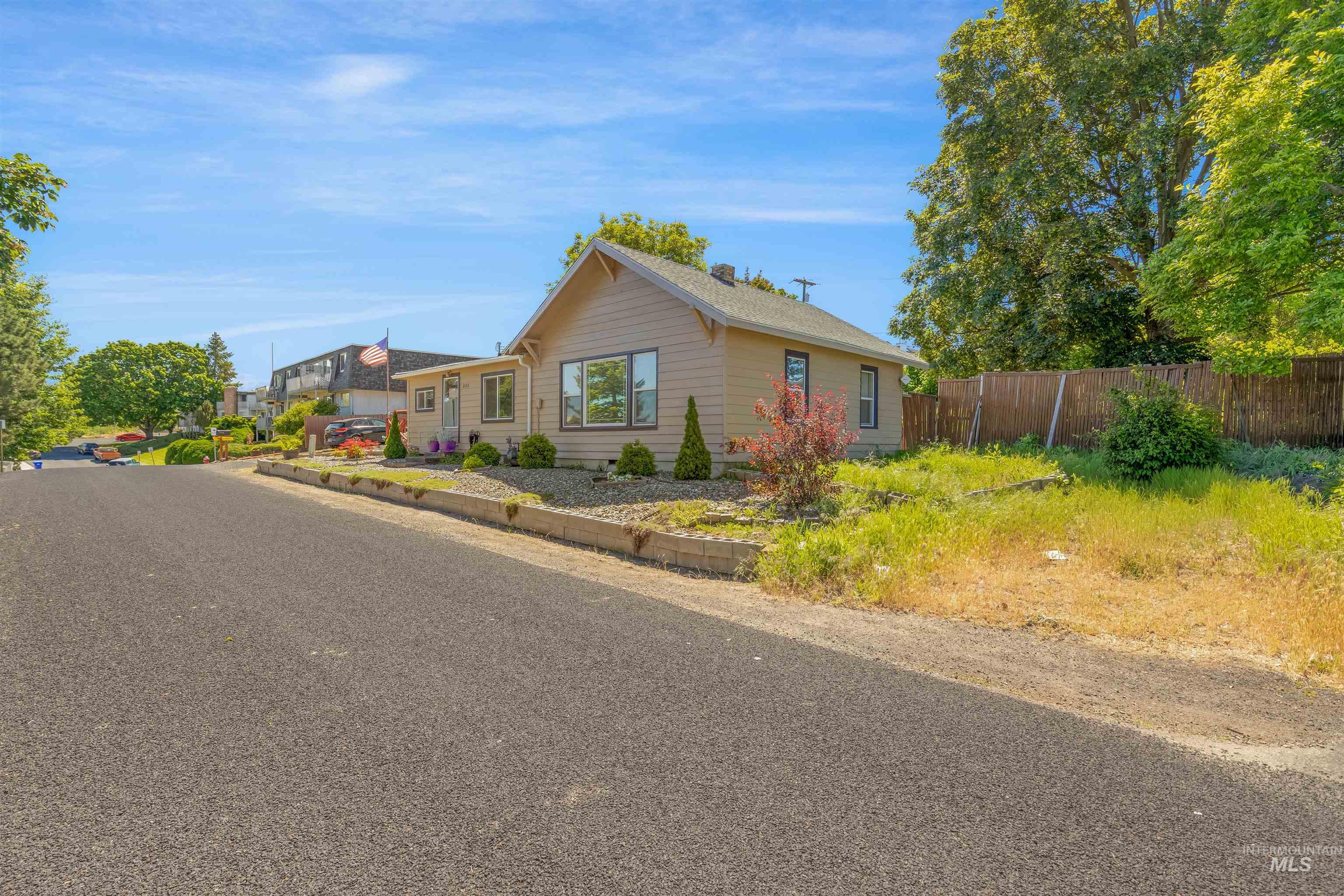 238 Hillcrest Road, Lewiston, Idaho 83501, 2 Bedrooms, 1 Bathroom, Residential For Sale, Price $310,000, 98987554