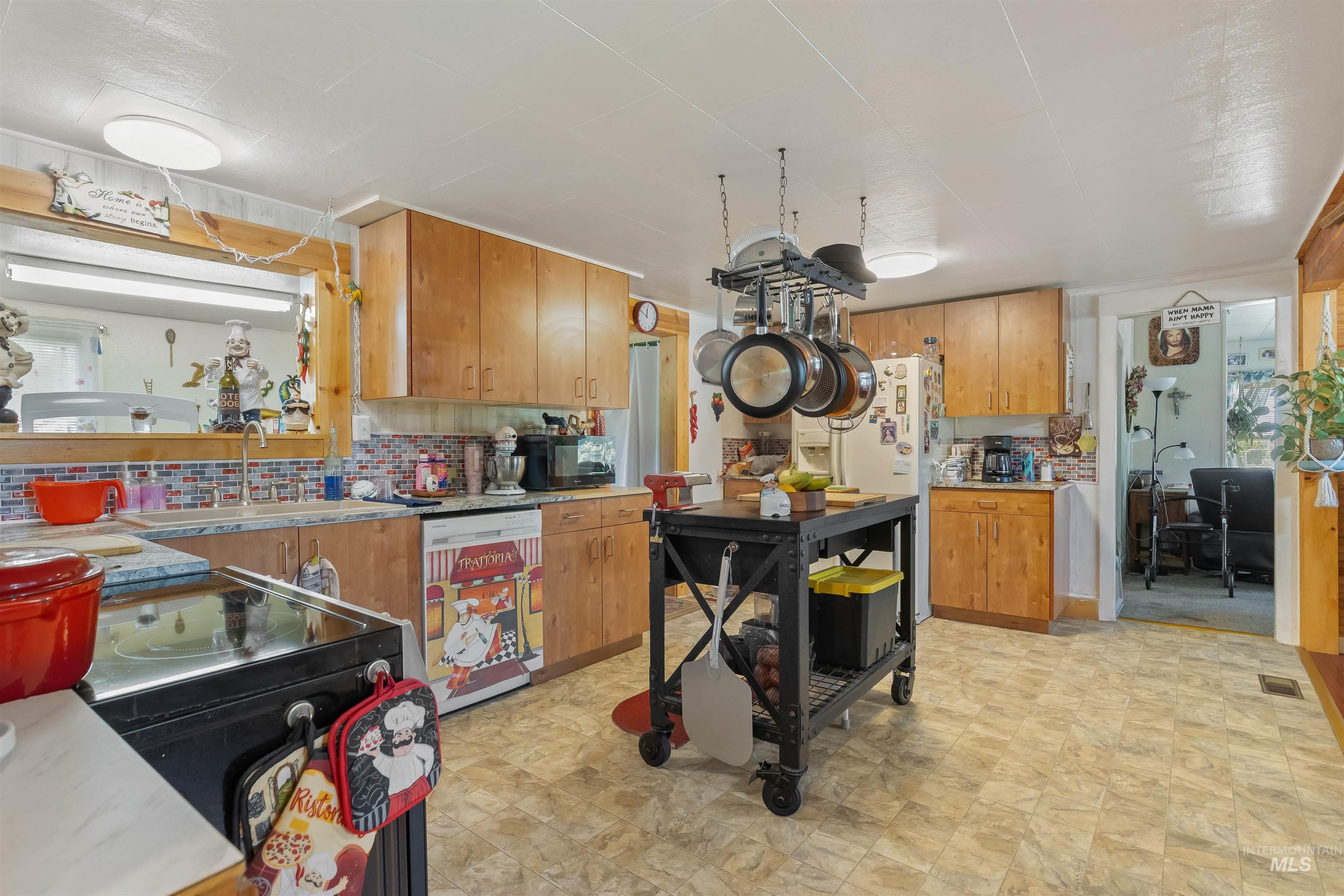238 Hillcrest Road, Lewiston, Idaho 83501, 2 Bedrooms, 1 Bathroom, Residential For Sale, Price $310,000, 98987554