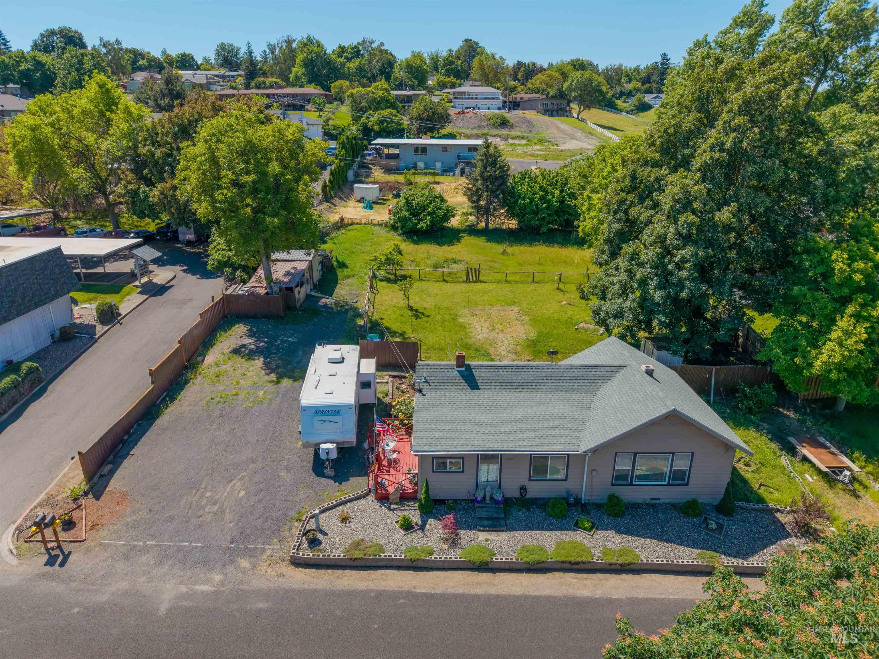 238 Hillcrest Road, Lewiston, Idaho 83501, 2 Bedrooms, 1 Bathroom, Residential For Sale, Price $310,000, 98987554