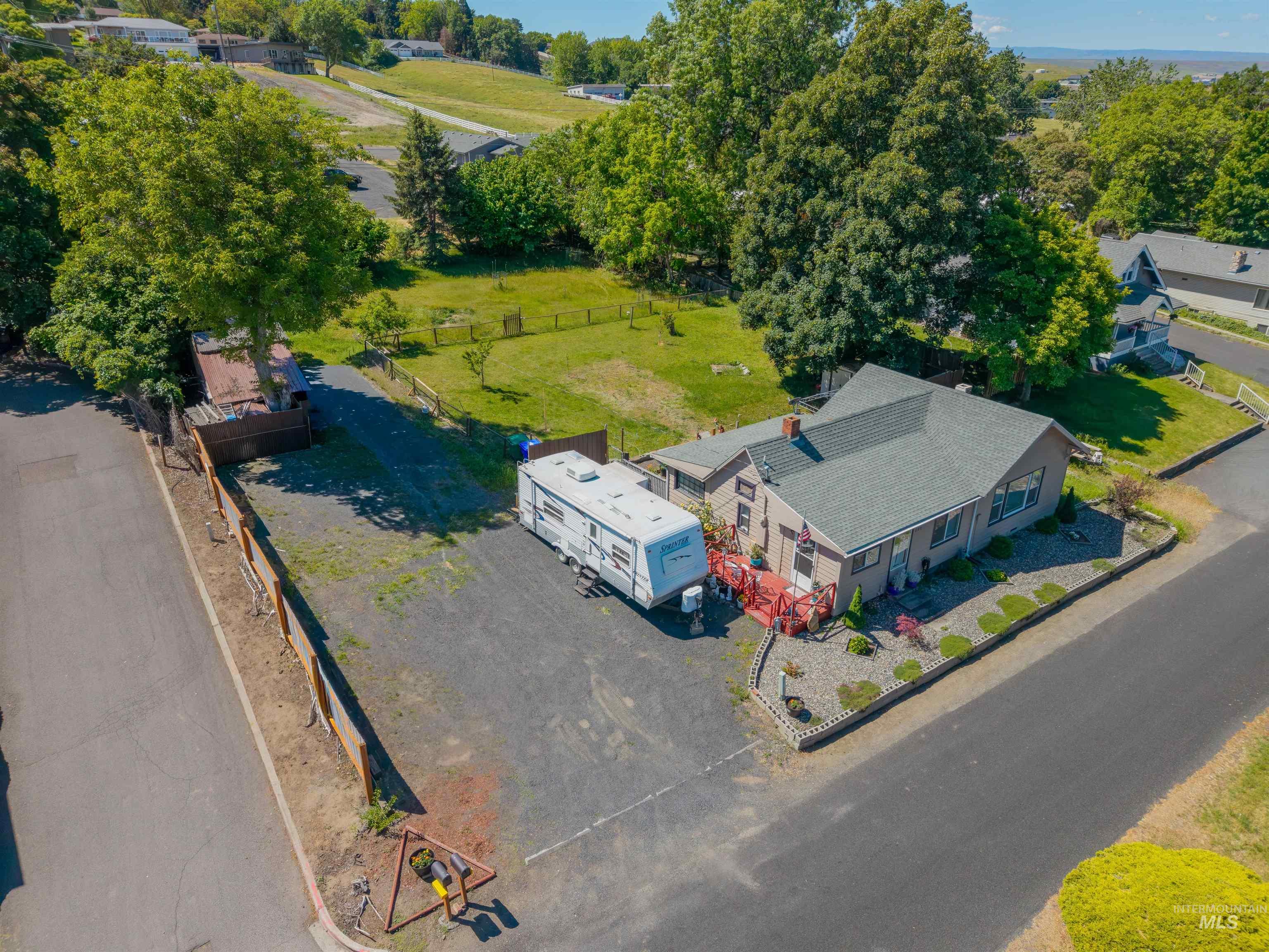 238 Hillcrest Road, Lewiston, Idaho 83501, 2 Bedrooms, 1 Bathroom, Residential For Sale, Price $310,000, 98987554