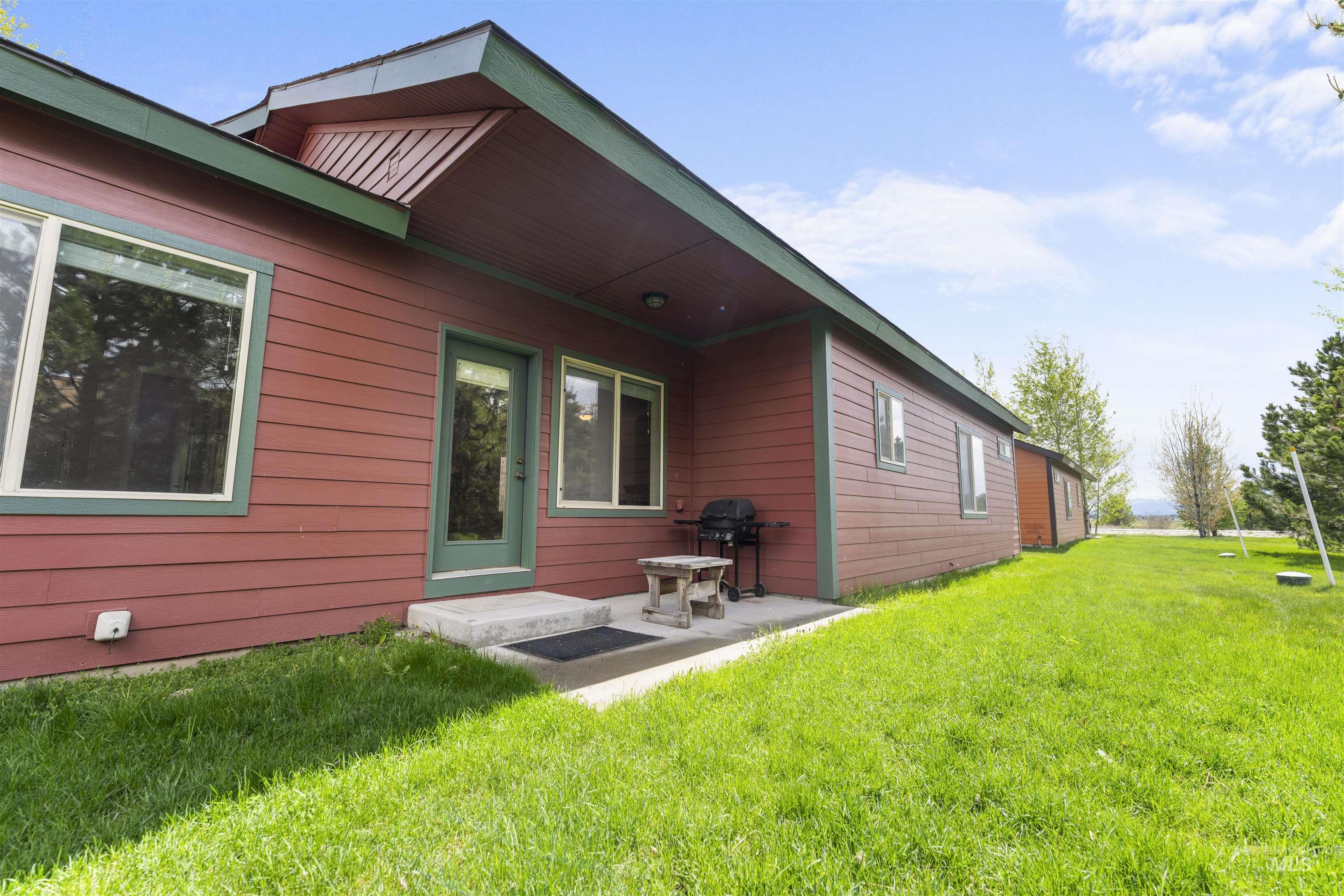 15 Buckskin Drive, Donnelly, Idaho 83615, 3 Bedrooms, 2 Bathrooms, Residential For Sale, Price $459,900, 98987556
