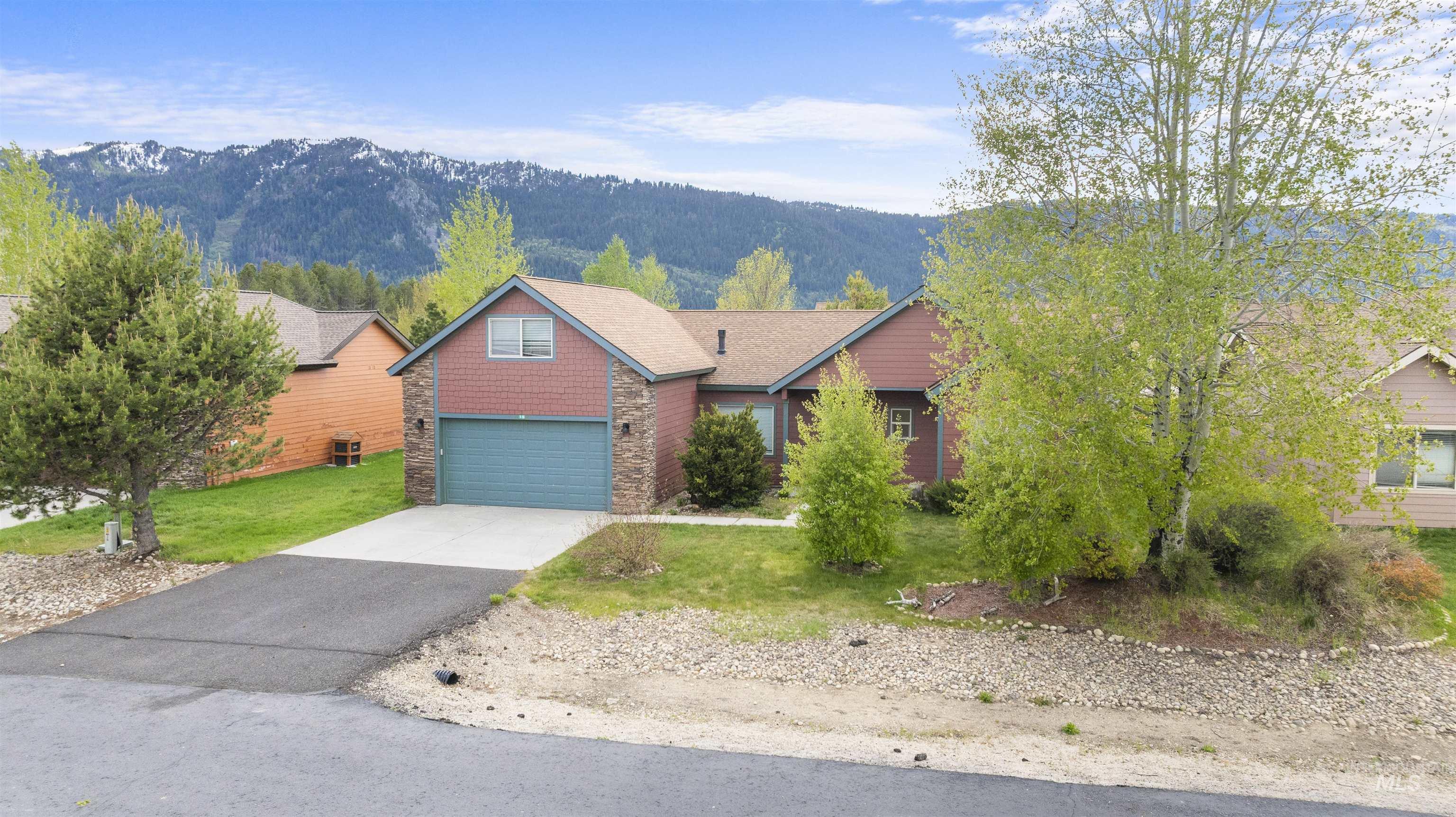 15 Buckskin Drive, Donnelly, Idaho 83615, 3 Bedrooms, 2 Bathrooms, Residential For Sale, Price $459,900, 98987556