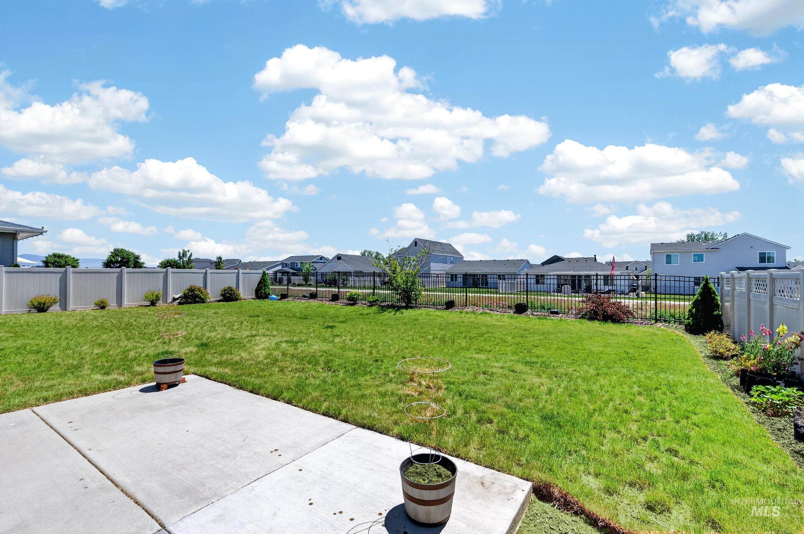 8911 W Purple Martin St, Star, Idaho 83669, 3 Bedrooms, 2.5 Bathrooms, Residential For Sale, Price $625,000,MLS 98987557