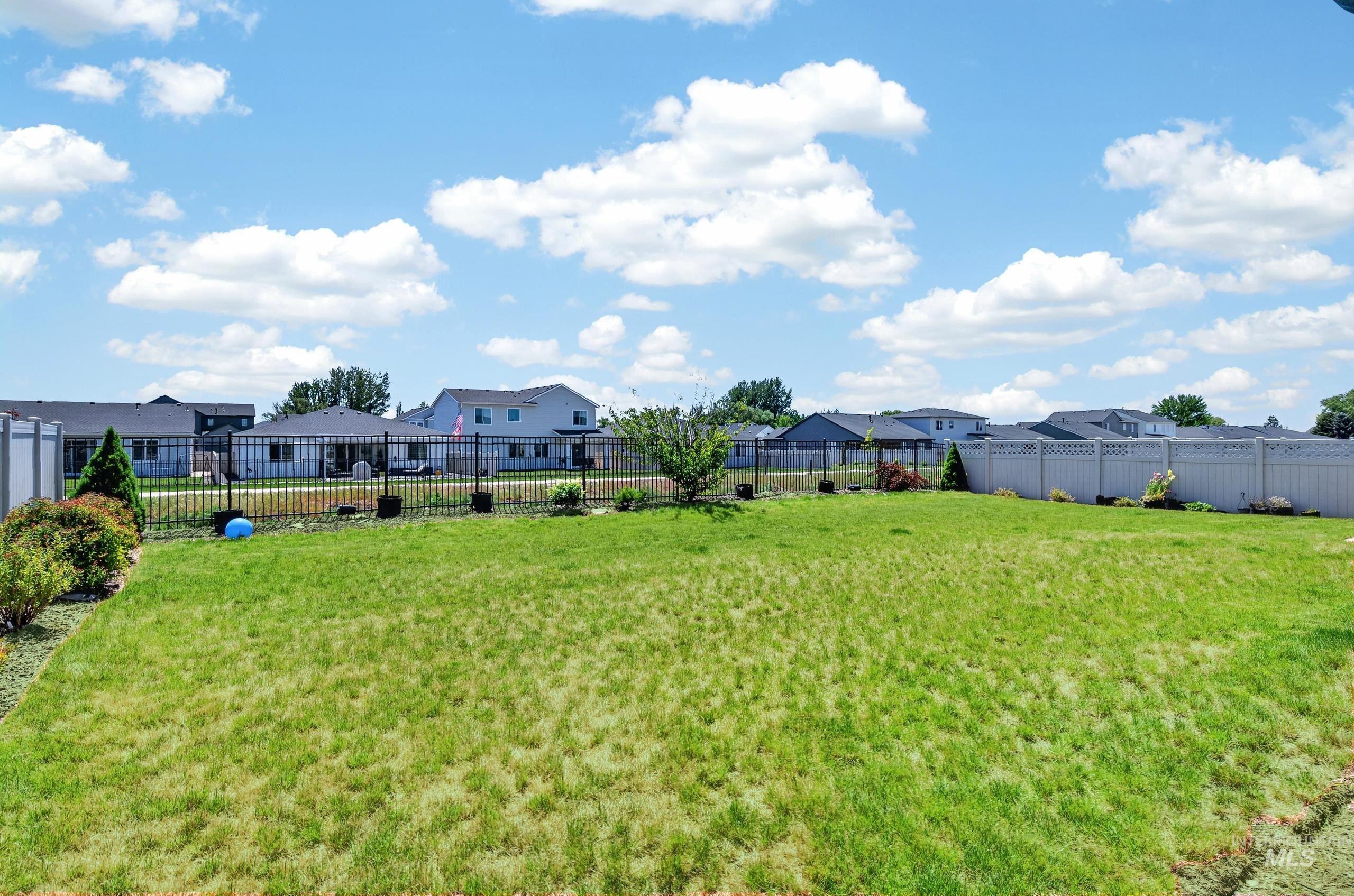 8911 W Purple Martin St, Star, Idaho 83669, 3 Bedrooms, 2.5 Bathrooms, Residential For Sale, Price $625,000,MLS 98987557