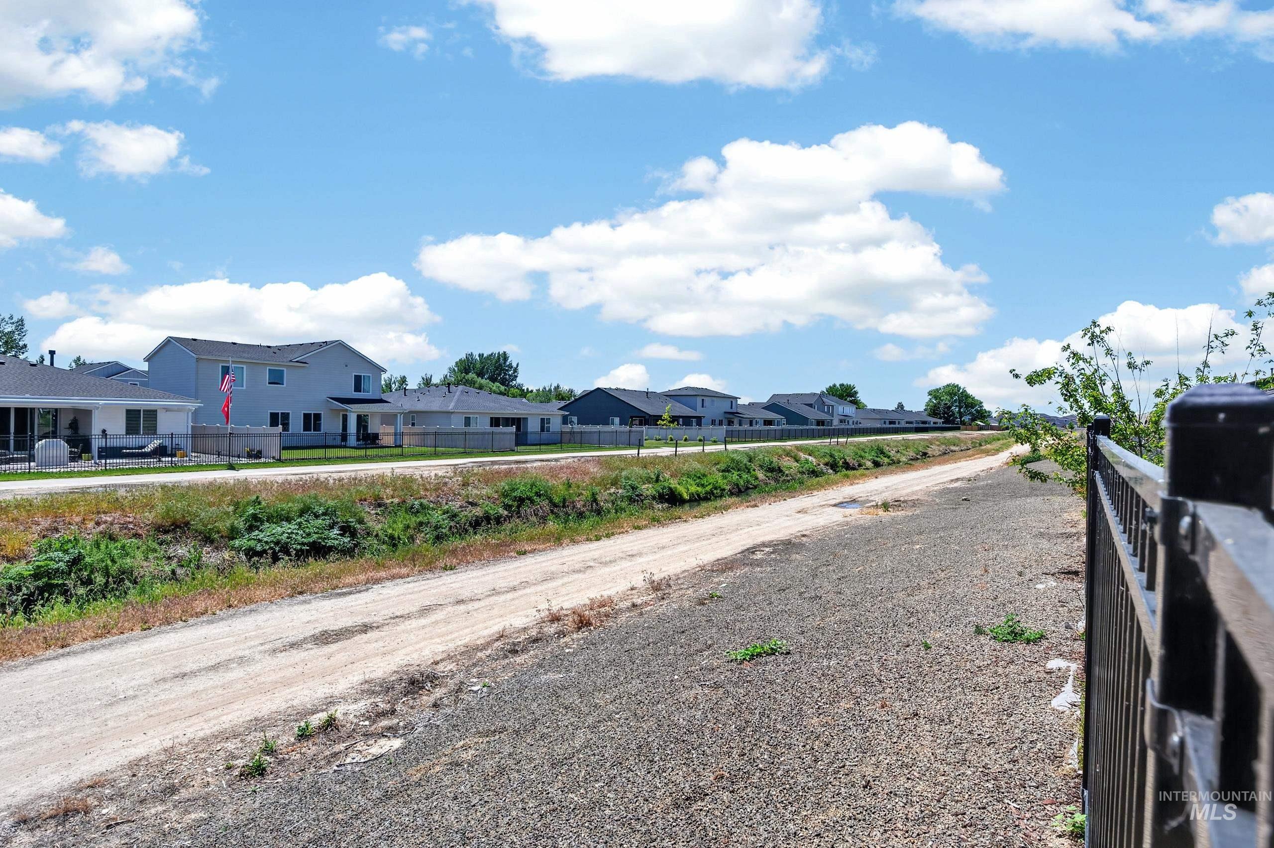 8911 W Purple Martin St, Star, Idaho 83669, 3 Bedrooms, 2.5 Bathrooms, Residential For Sale, Price $625,000,MLS 98987557