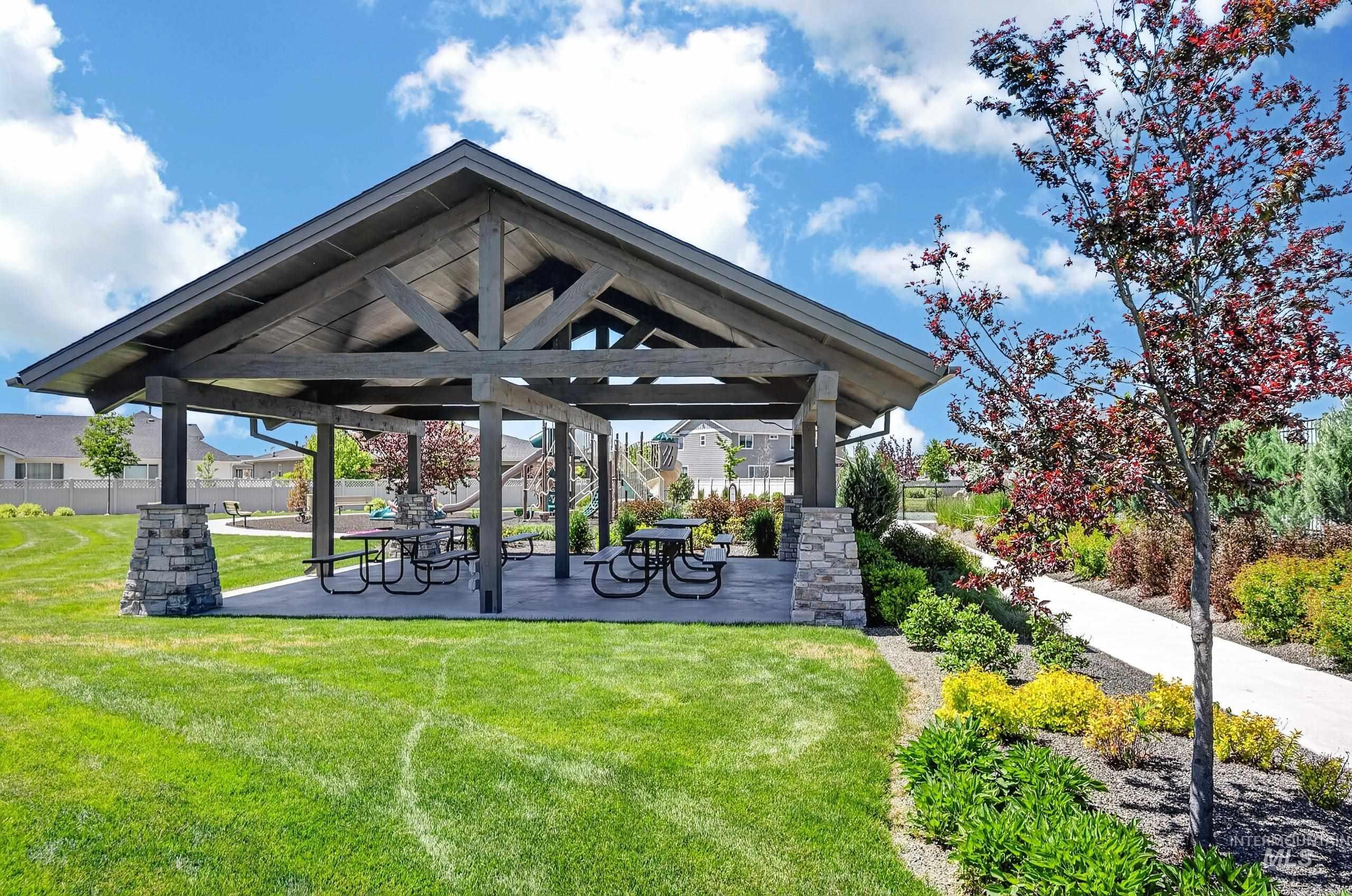 8911 W Purple Martin St, Star, Idaho 83669, 3 Bedrooms, 2.5 Bathrooms, Residential For Sale, Price $625,000,MLS 98987557