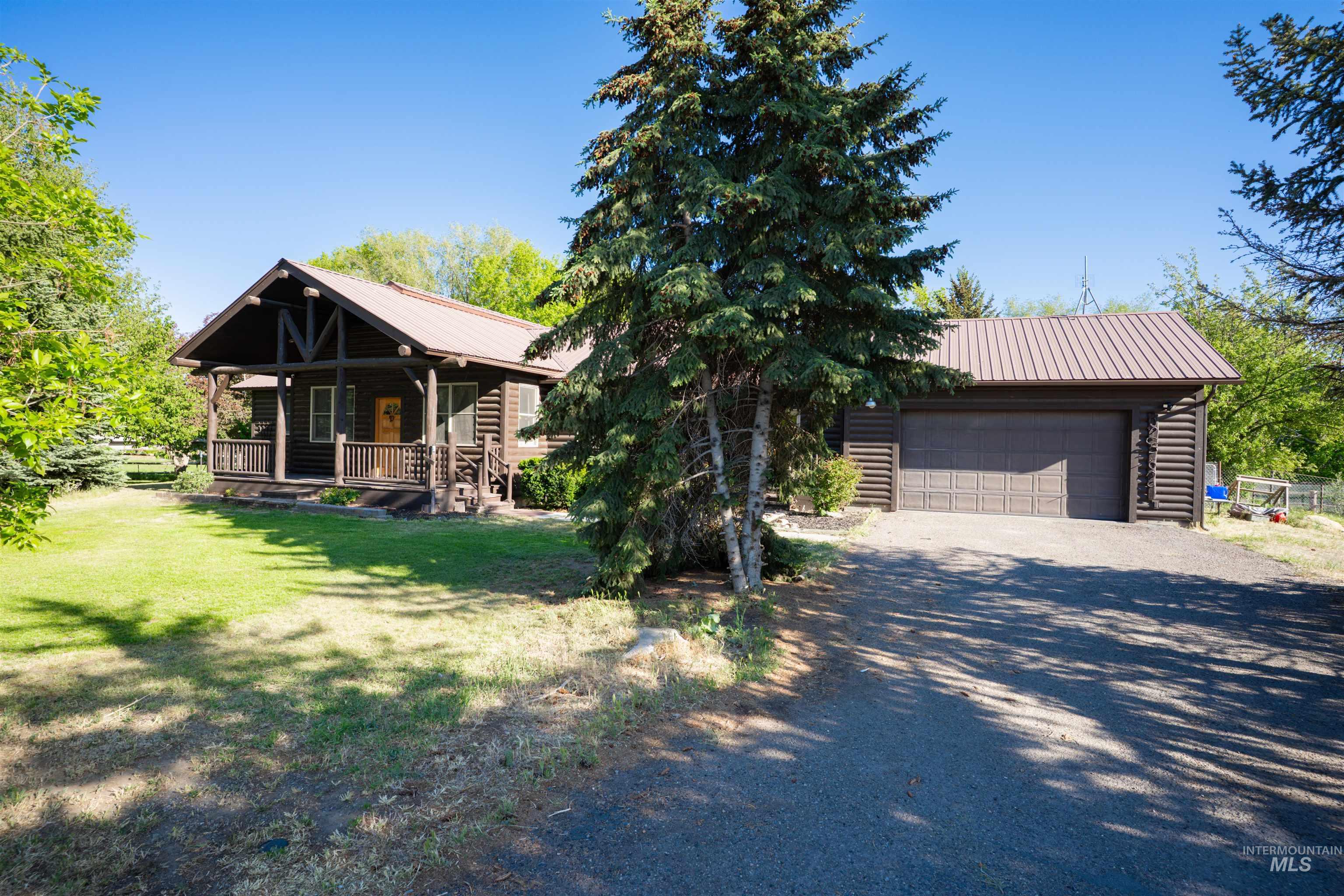 201 N Grape St., Shoshone, Idaho 83352, 2 Bedrooms, 2 Bathrooms, Residential For Sale, Price $520,000, 98987558