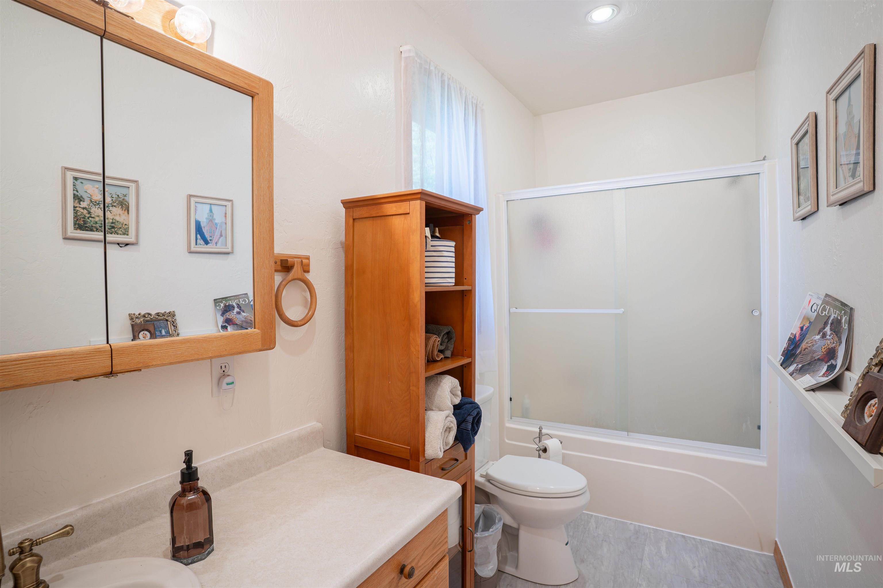 201 N Grape St., Shoshone, Idaho 83352, 2 Bedrooms, 2 Bathrooms, Residential For Sale, Price $520,000, 98987558
