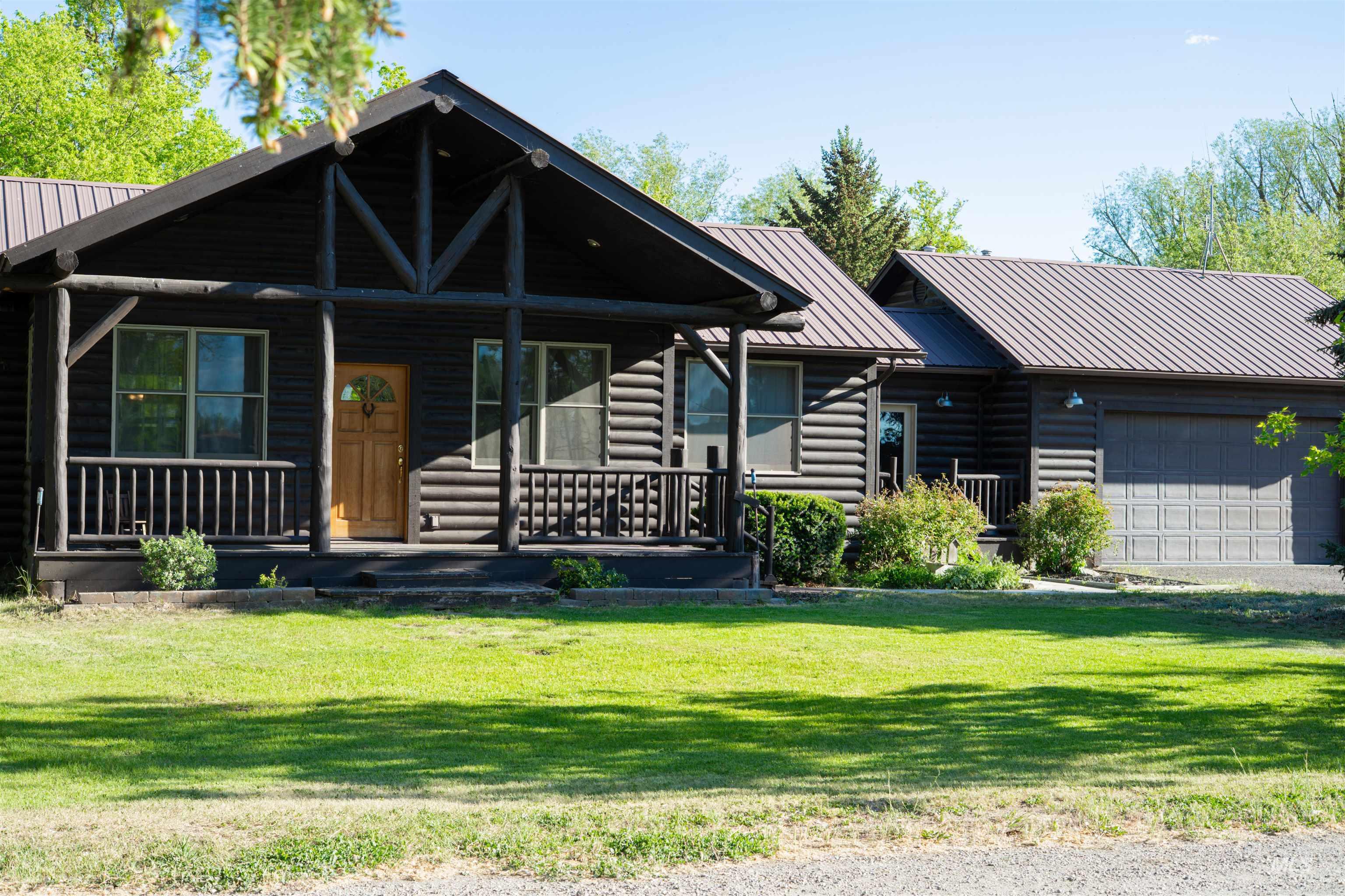 201 N Grape St., Shoshone, Idaho 83352, 2 Bedrooms, 2 Bathrooms, Residential For Sale, Price $520,000, 98987558