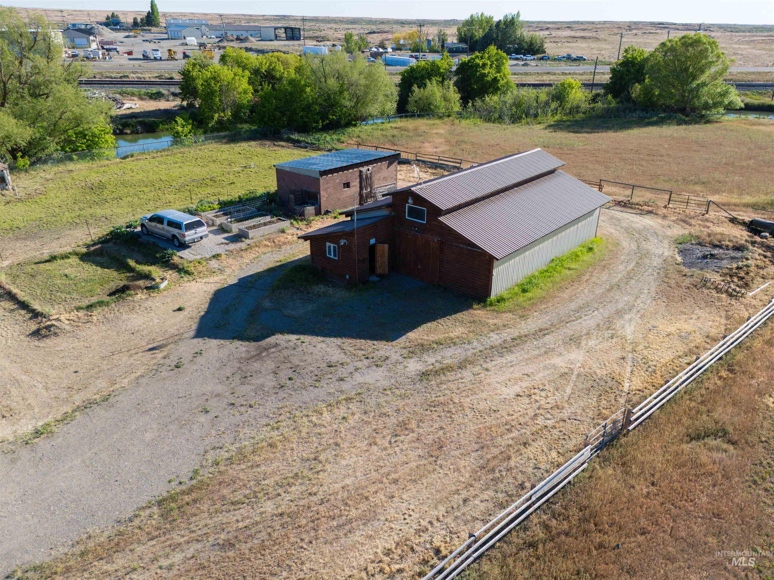 201 N Grape St., Shoshone, Idaho 83352, 2 Bedrooms, 2 Bathrooms, Residential For Sale, Price $520,000, 98987558