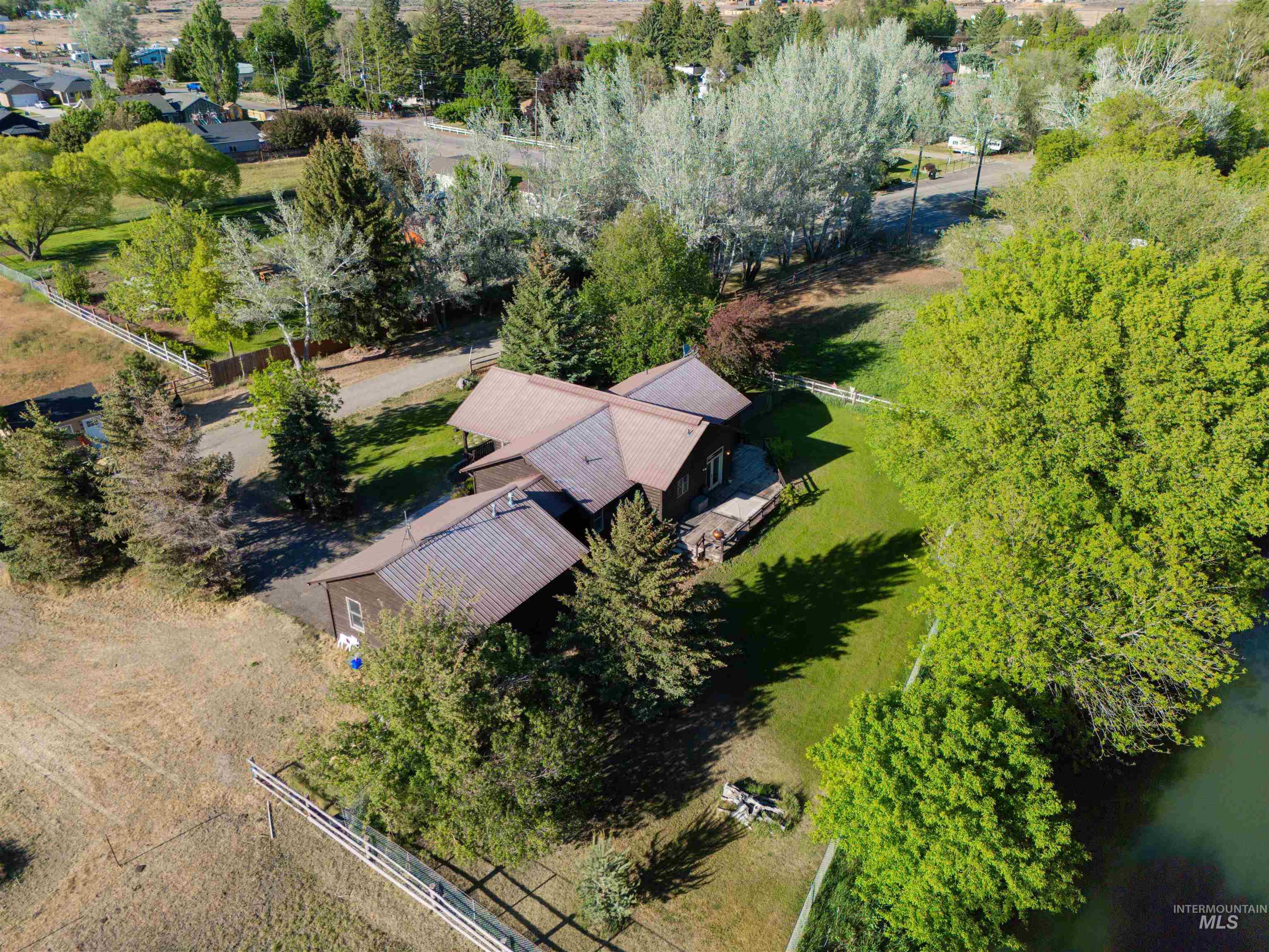 201 N Grape St., Shoshone, Idaho 83352, 2 Bedrooms, 2 Bathrooms, Residential For Sale, Price $520,000, 98987558