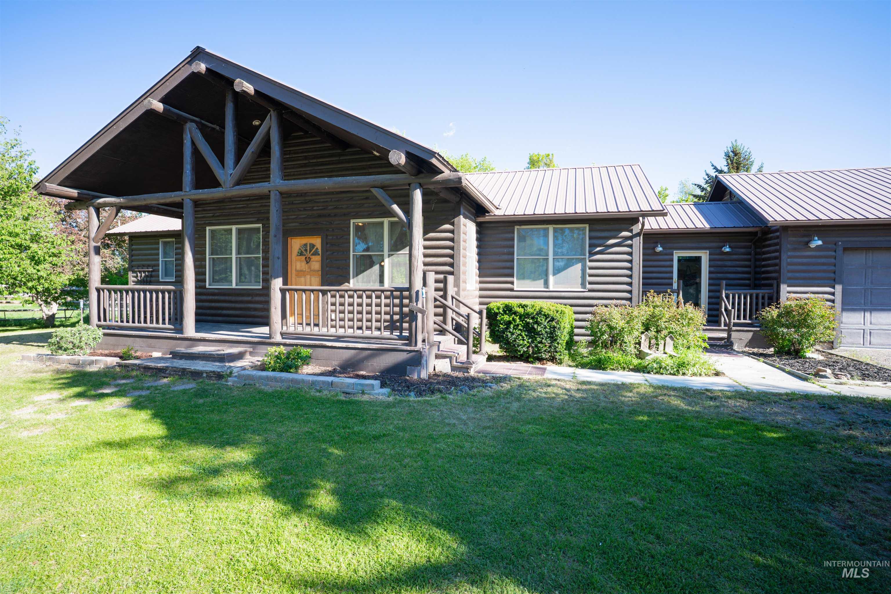 201 N Grape St., Shoshone, Idaho 83352, 2 Bedrooms, 2 Bathrooms, Residential For Sale, Price $520,000, 98987558