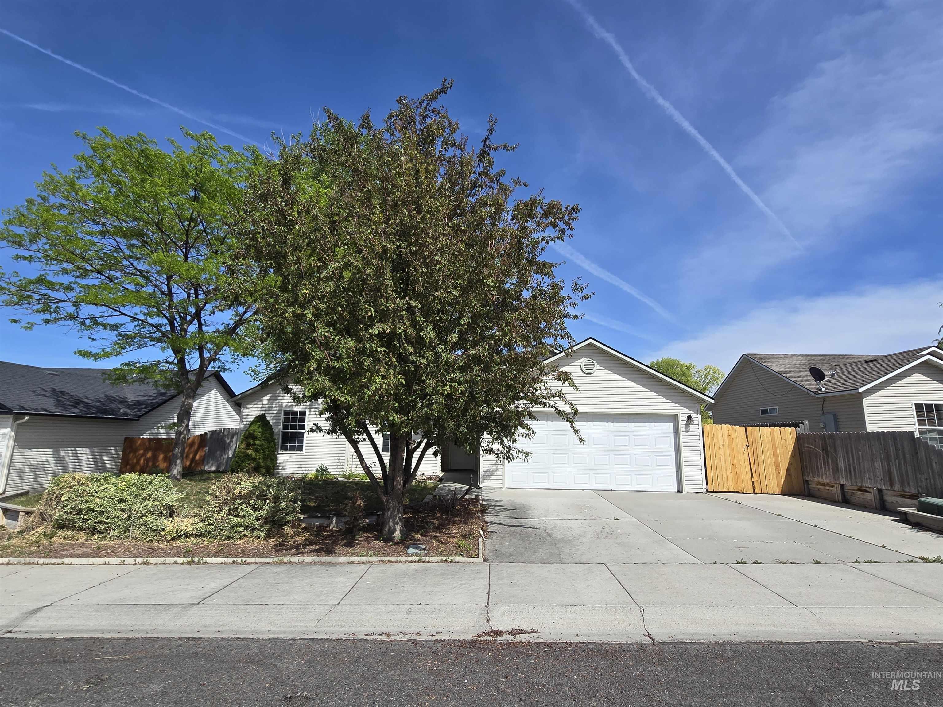 1595 Dana Street, Twin Falls, Idaho 83301, 4 Bedrooms, 2 Bathrooms, Residential For Sale, Price $330,000, 98987559