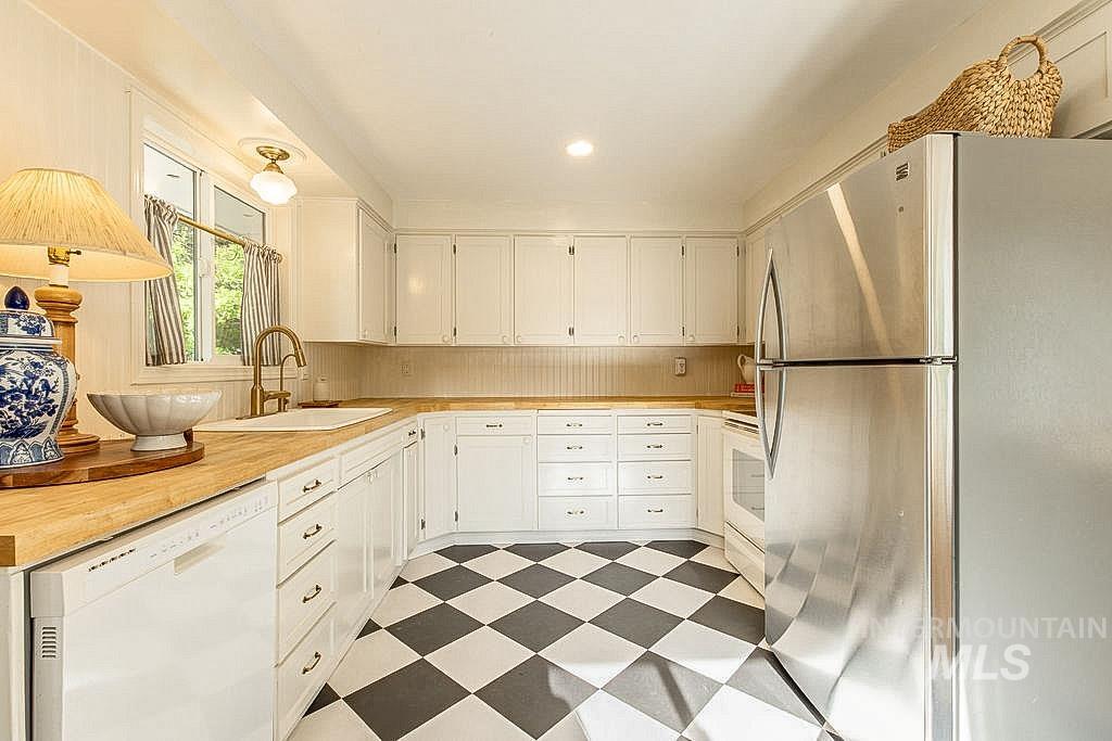 108 N Cleveland St, Moscow, Idaho 83843, 3 Bedrooms, 2 Bathrooms, Residential For Sale, Price $449,000, 98987564