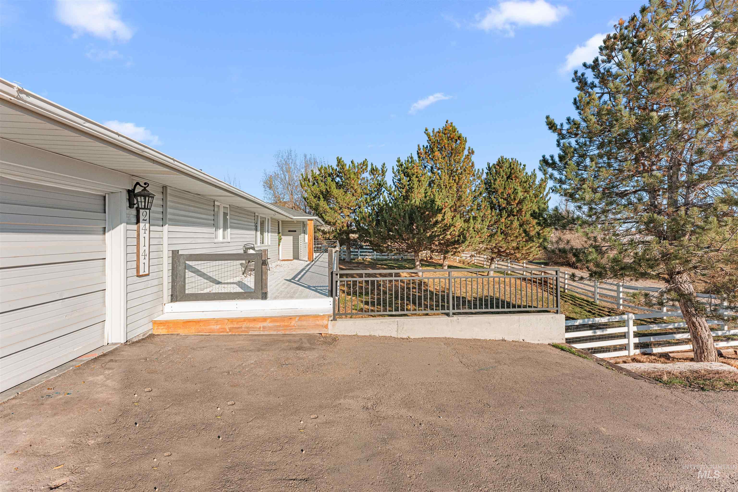 24141 Wanda Way, Middleton, Idaho 83644, 5 Bedrooms, 4.5 Bathrooms, Residential For Sale, Price $947,000, 98987565