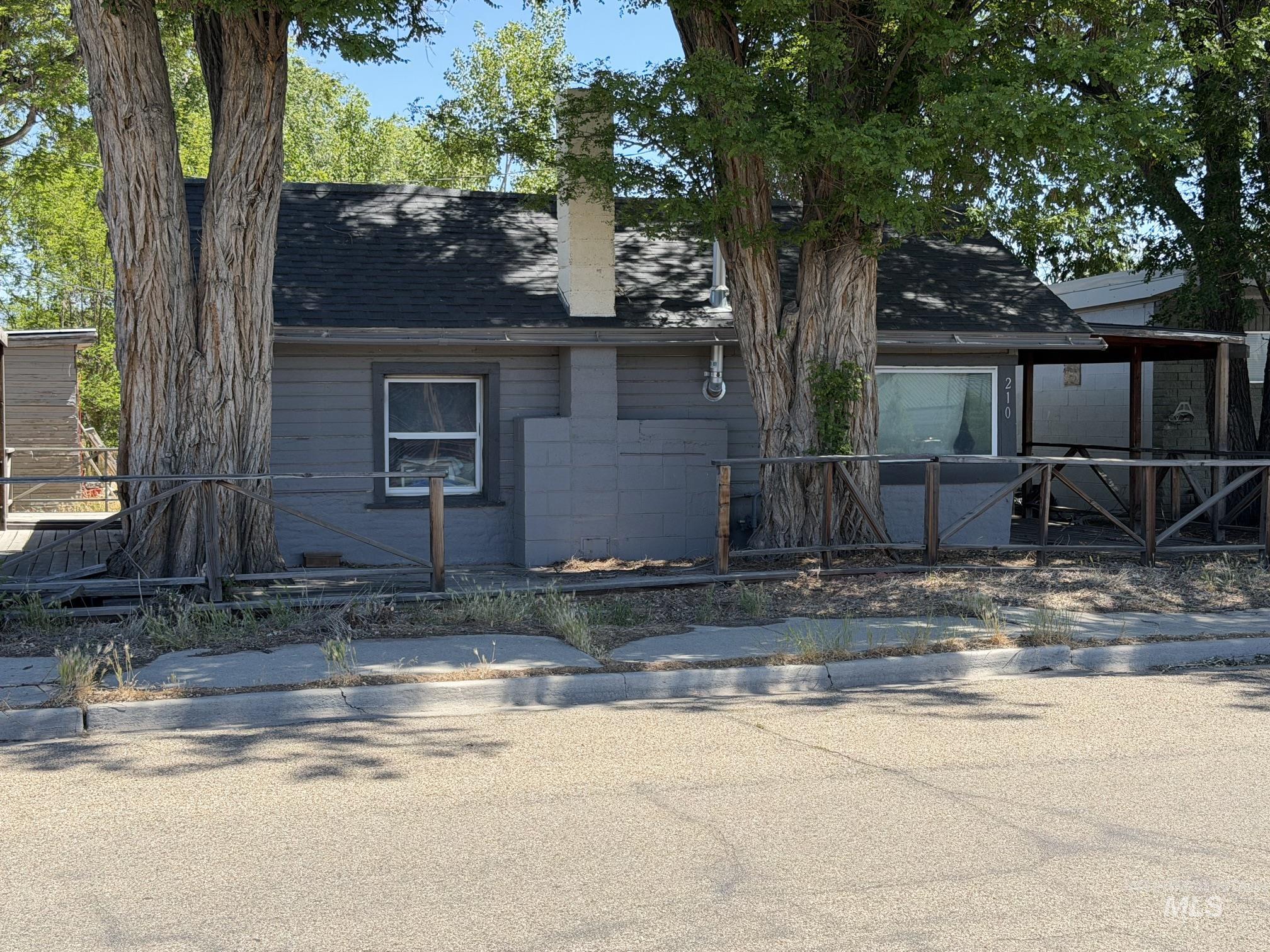 210 S 3 West, Mountain Home, Idaho 83647, 2 Bedrooms, 1 Bathroom, Residential For Sale, Price $160,000, 98987571