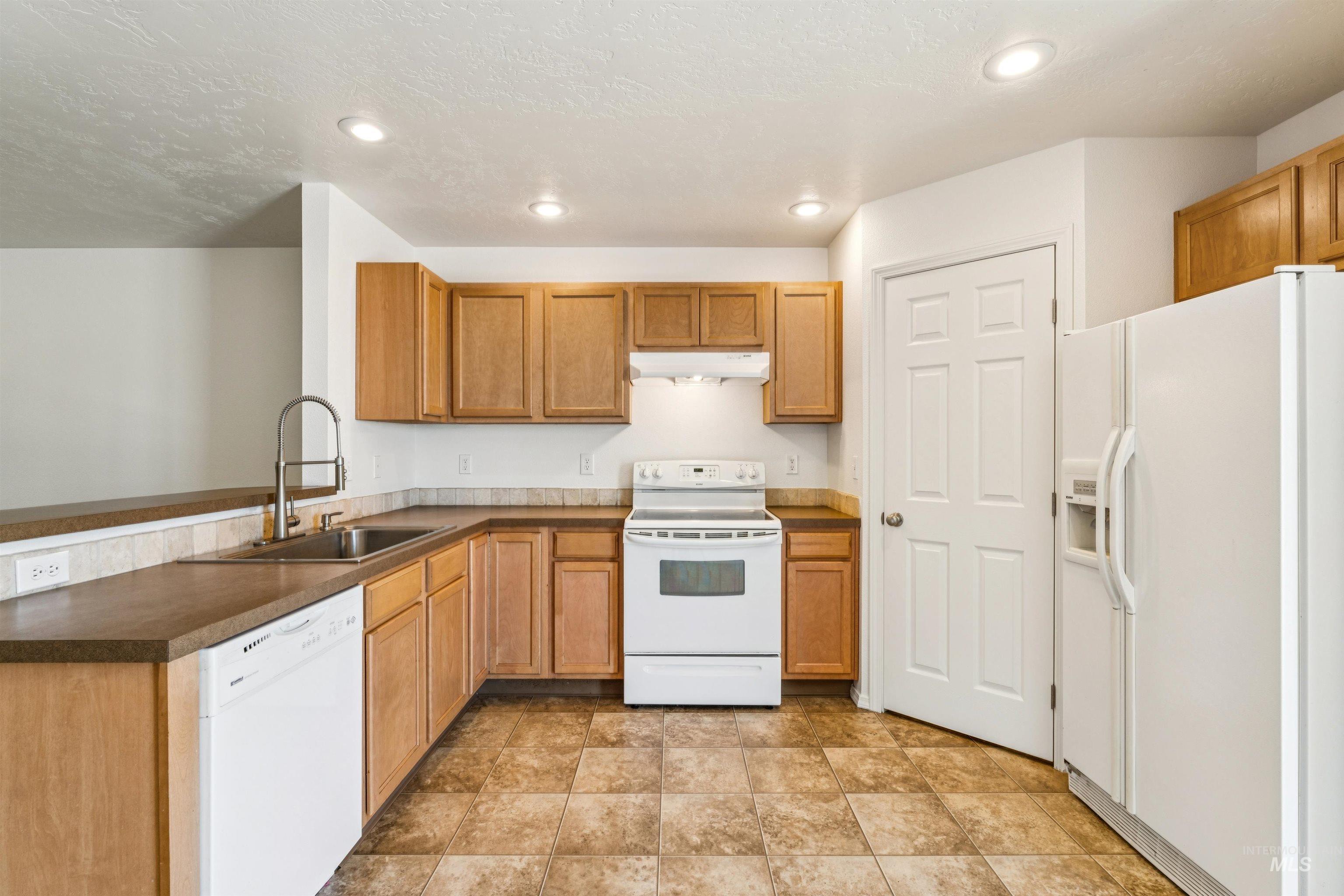 4649 S Chariot Way, Boise, Idaho 83709, 3 Bedrooms, 2 Bathrooms, Residential For Sale, Price $390,000, 98987573