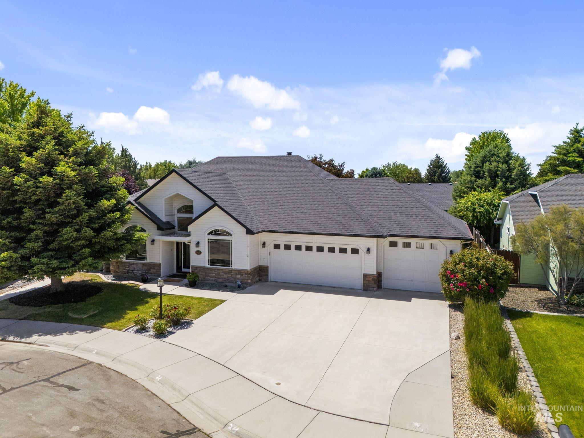 2423 N Robie Ave, Meridian, Idaho 83646, 4 Bedrooms, 2 Bathrooms, Residential For Sale, Price $550,000, 98987576