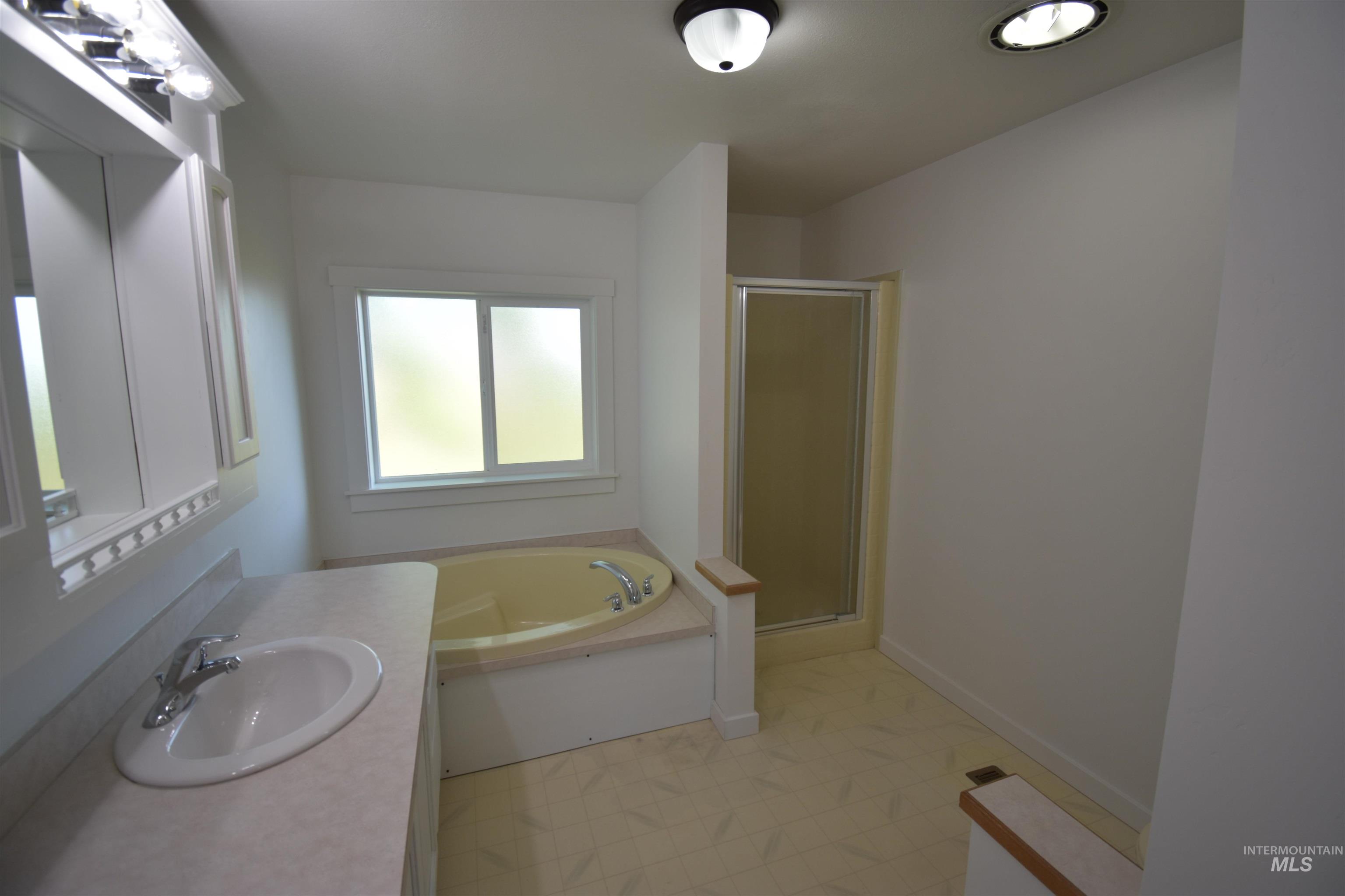 1220 N 4th street, Parma, Idaho 83660, 3 Bedrooms, 2 Bathrooms, Residential For Sale, Price $125,000,MLS 98987577