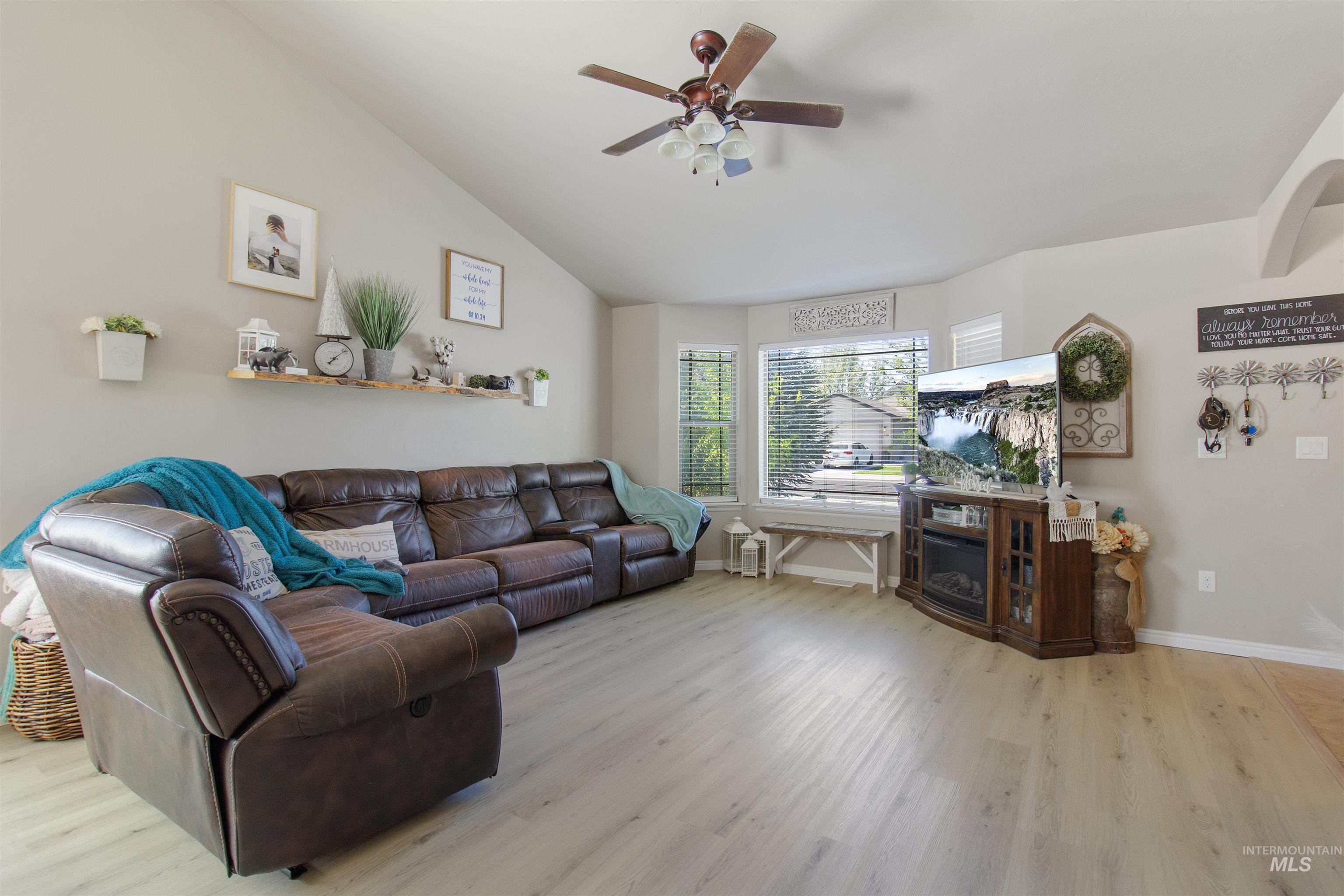 1068 Terra Ave, Twin Falls, Idaho 83301, 4 Bedrooms, 2.5 Bathrooms, Residential For Sale, Price $435,000,MLS 98987580