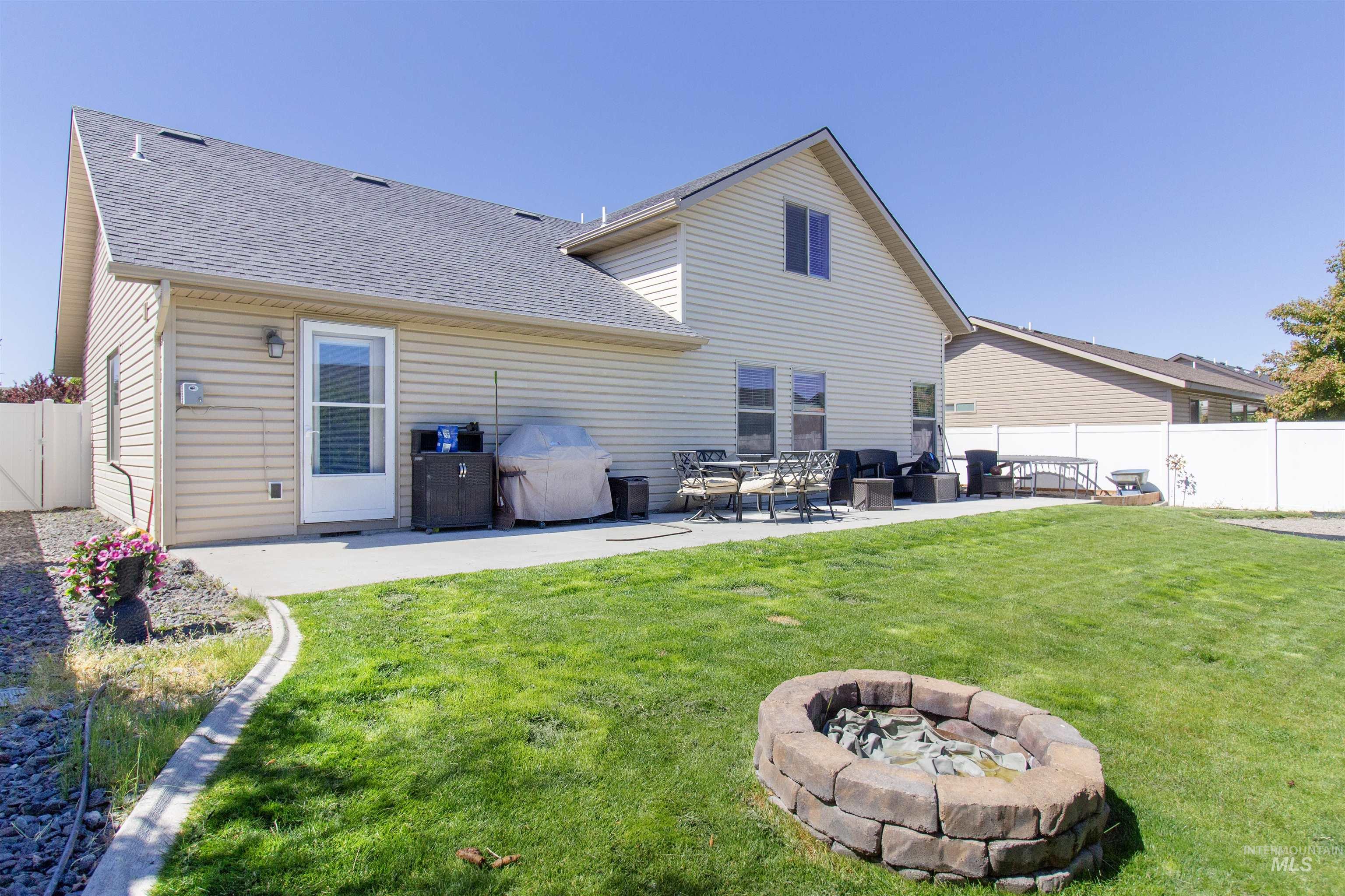 1068 Terra Ave, Twin Falls, Idaho 83301, 4 Bedrooms, 2.5 Bathrooms, Residential For Sale, Price $439,900, 98987580