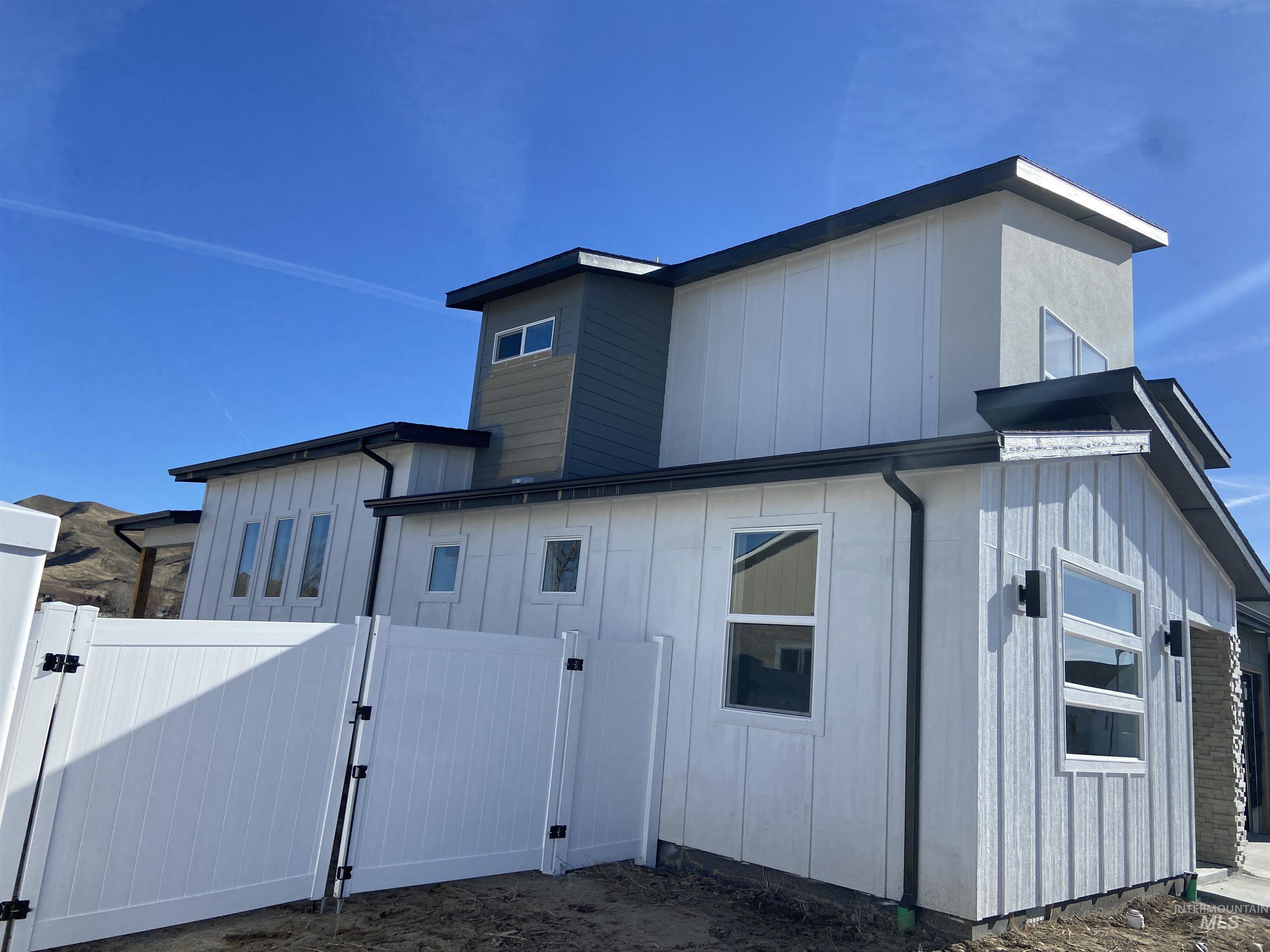 191 S Fuji Avenue, Emmett, Idaho 83617, 4 Bedrooms, 3.5 Bathrooms, Residential For Sale, Price $589,900, 98987584