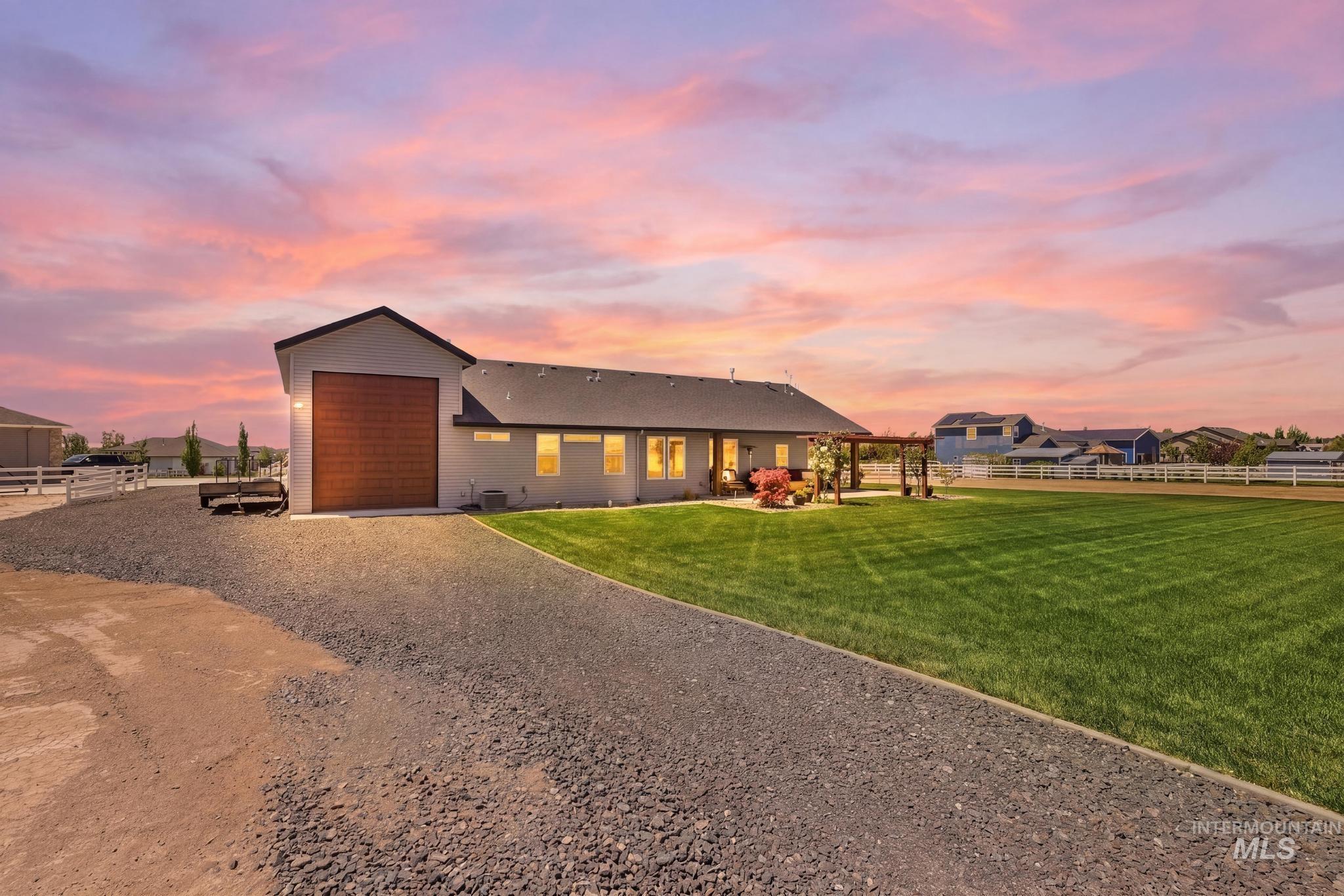 3782 N 3718 E, Kimberly, Idaho 83341, 3 Bedrooms, 3 Bathrooms, Residential For Sale, Price $735,000, 98987588