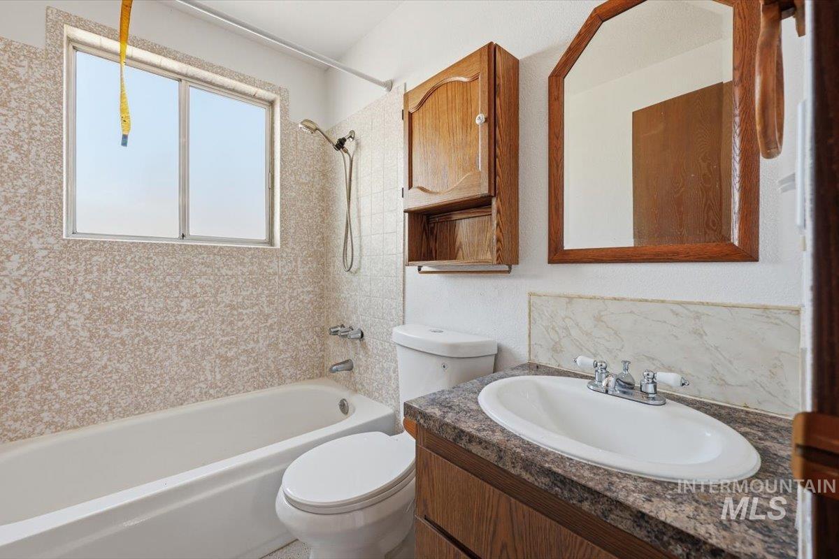 610 NW 16th Street, Ontario, Oregon 97914, 3 Bedrooms, 2 Bathrooms, Residential For Sale, Price $249,900, 98987589