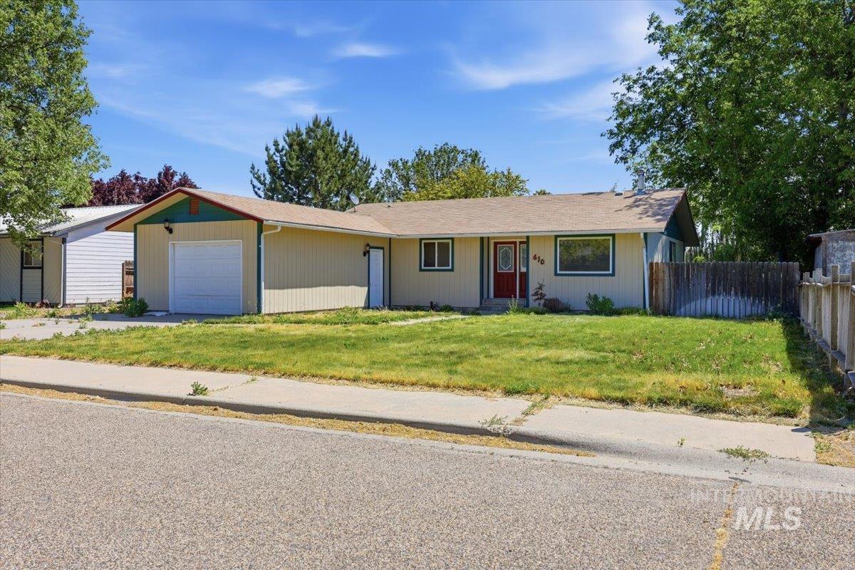 610 NW 16th Street, Ontario, Oregon 97914, 3 Bedrooms, 2 Bathrooms, Residential For Sale, Price $249,900, 98987589