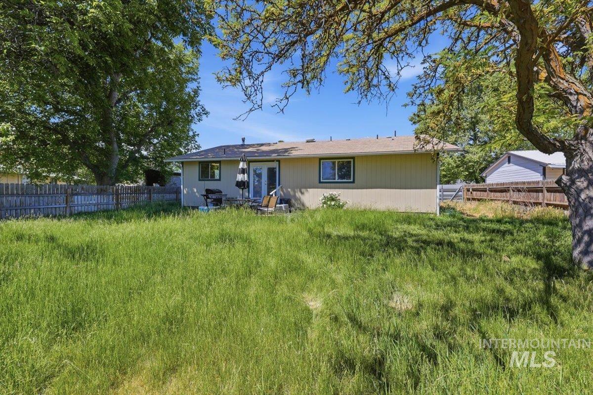 610 NW 16th Street, Ontario, Oregon 97914, 3 Bedrooms, 2 Bathrooms, Residential For Sale, Price $249,900, 98987589