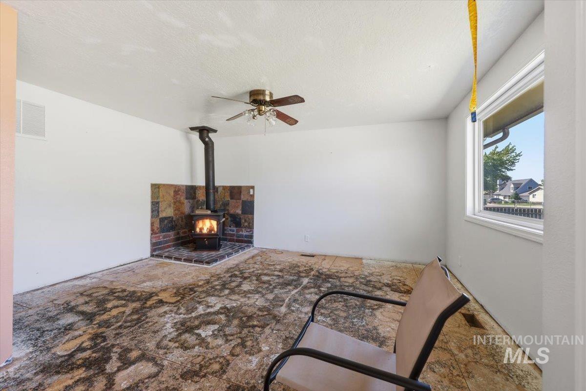610 NW 16th Street, Ontario, Oregon 97914, 3 Bedrooms, 2 Bathrooms, Residential For Sale, Price $249,900, 98987589