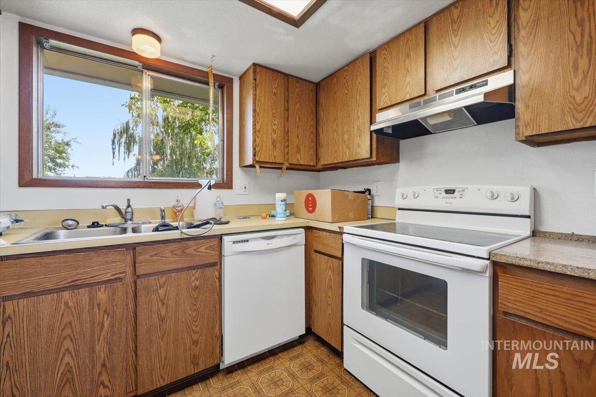 610 NW 16th Street, Ontario, Oregon 97914, 3 Bedrooms, 2 Bathrooms, Residential For Sale, Price $249,900, 98987589