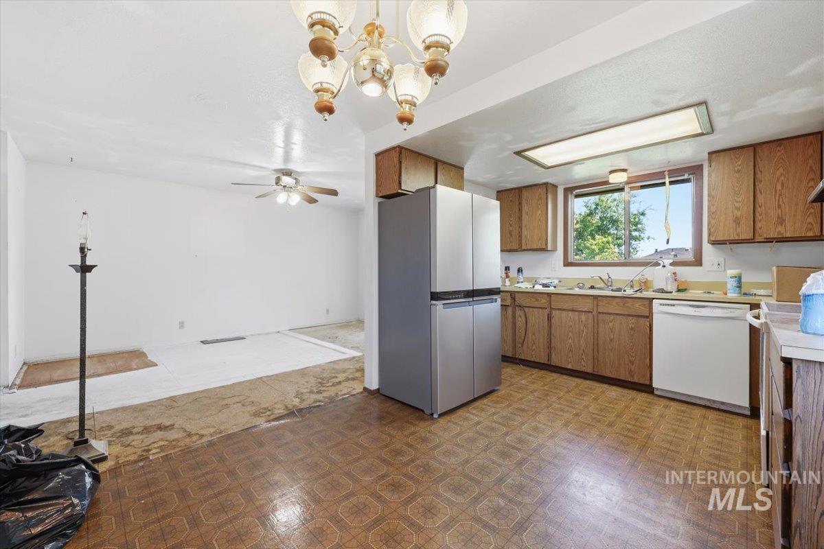 610 NW 16th Street, Ontario, Oregon 97914, 3 Bedrooms, 2 Bathrooms, Residential For Sale, Price $249,900, 98987589