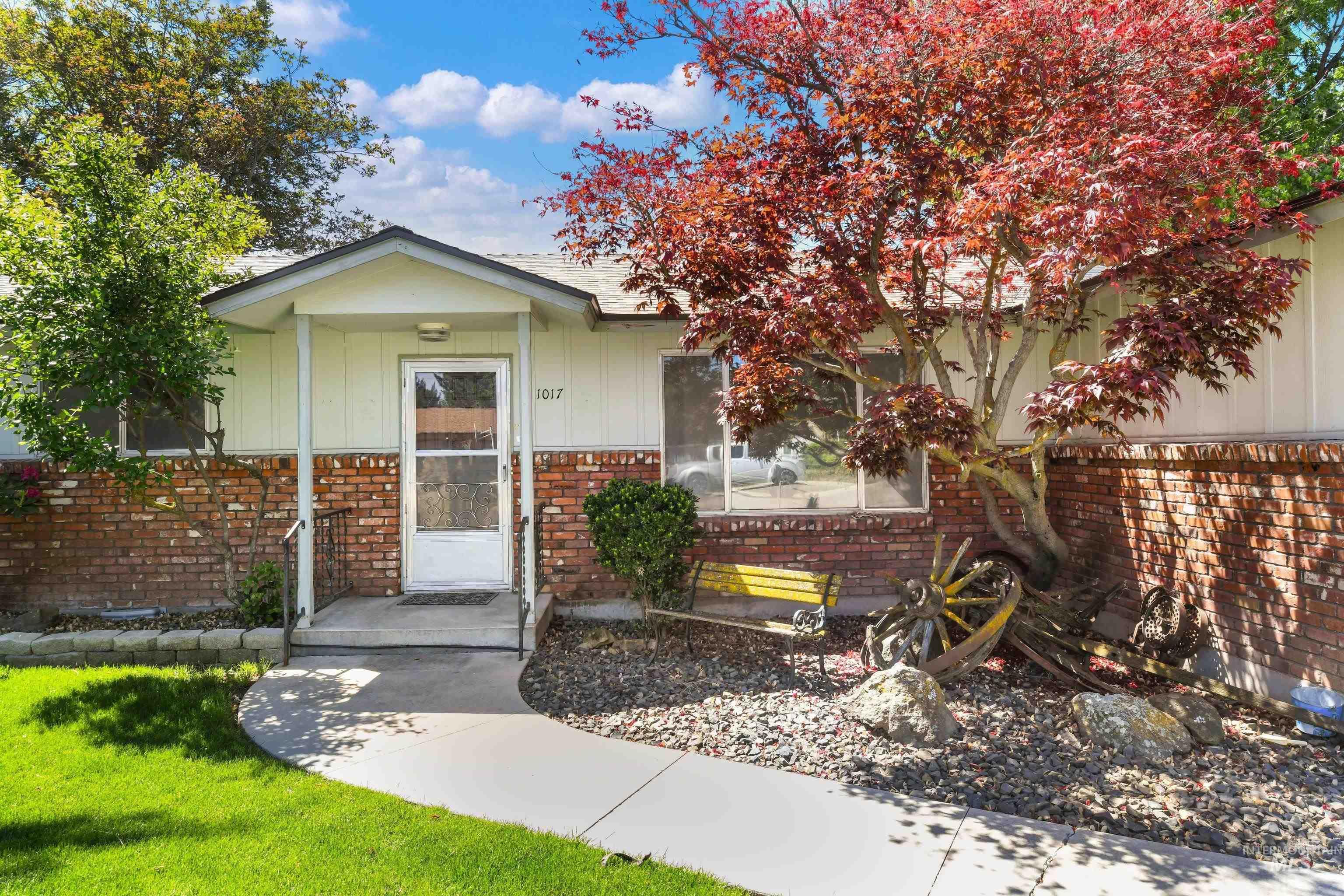 1017 W Yost Ave, Meridian, Idaho 83646, 2 Bedrooms, 2 Bathrooms, Residential For Sale, Price $370,000, 98987593