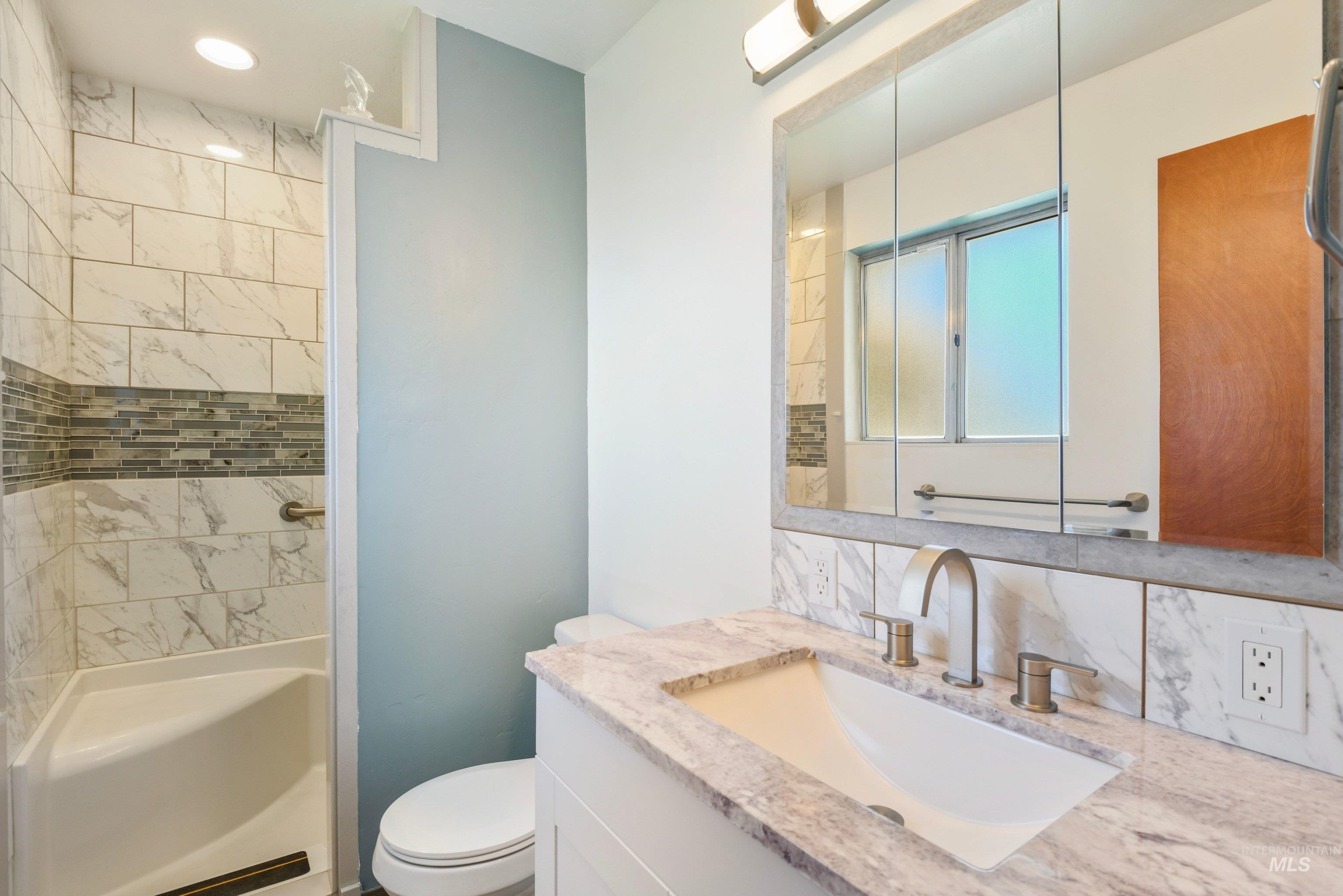 1017 W Yost Ave, Meridian, Idaho 83646, 2 Bedrooms, 2 Bathrooms, Residential For Sale, Price $370,000, 98987593
