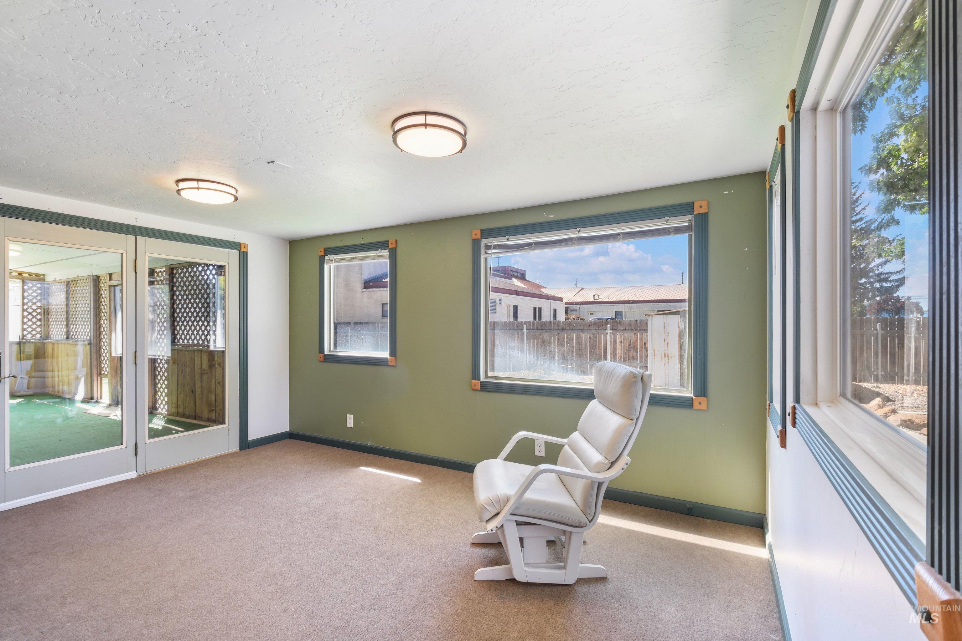 1017 W Yost Ave, Meridian, Idaho 83646, 2 Bedrooms, 2 Bathrooms, Residential For Sale, Price $370,000, 98987593
