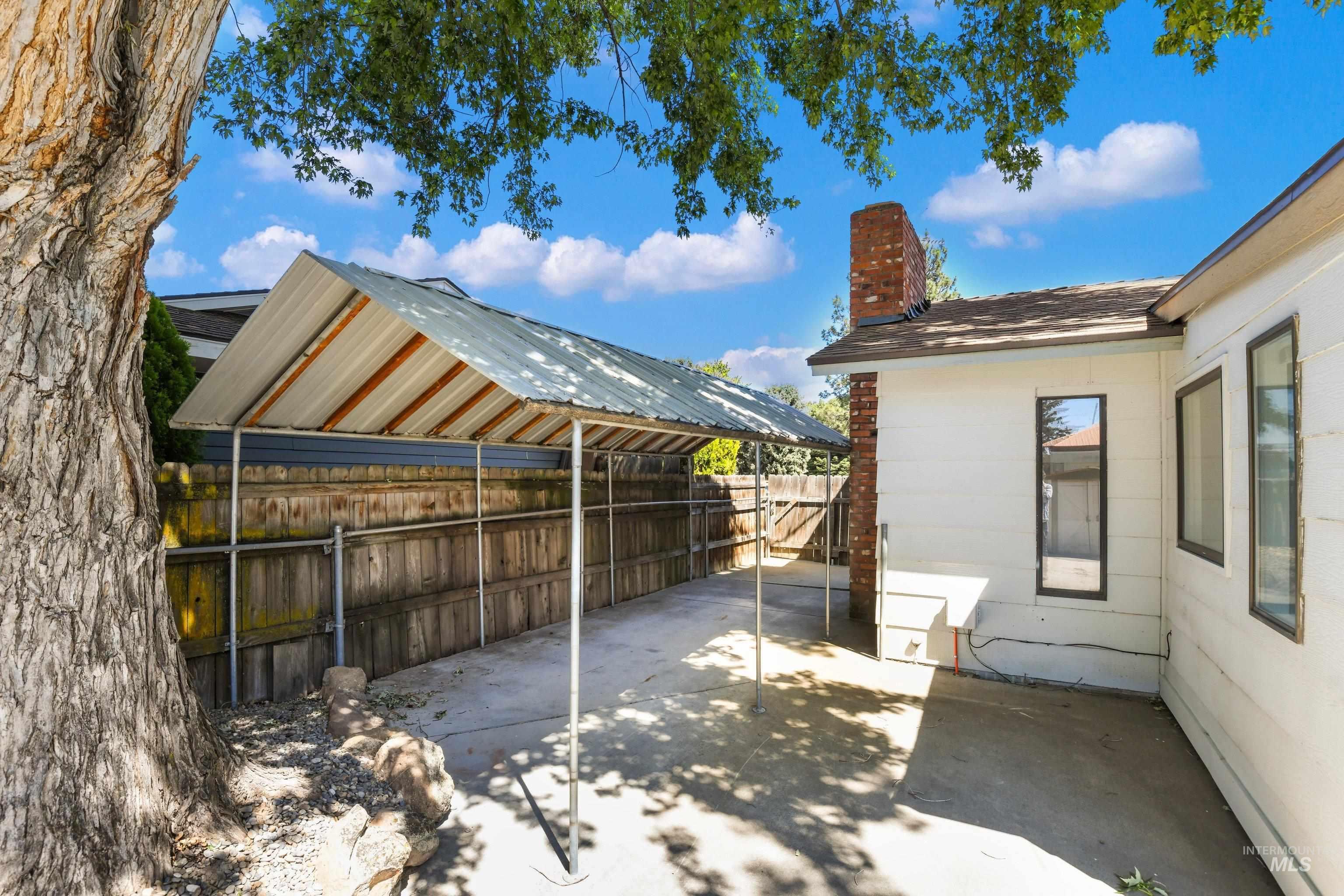 1017 W Yost Ave, Meridian, Idaho 83646, 2 Bedrooms, 2 Bathrooms, Residential For Sale, Price $370,000, 98987593