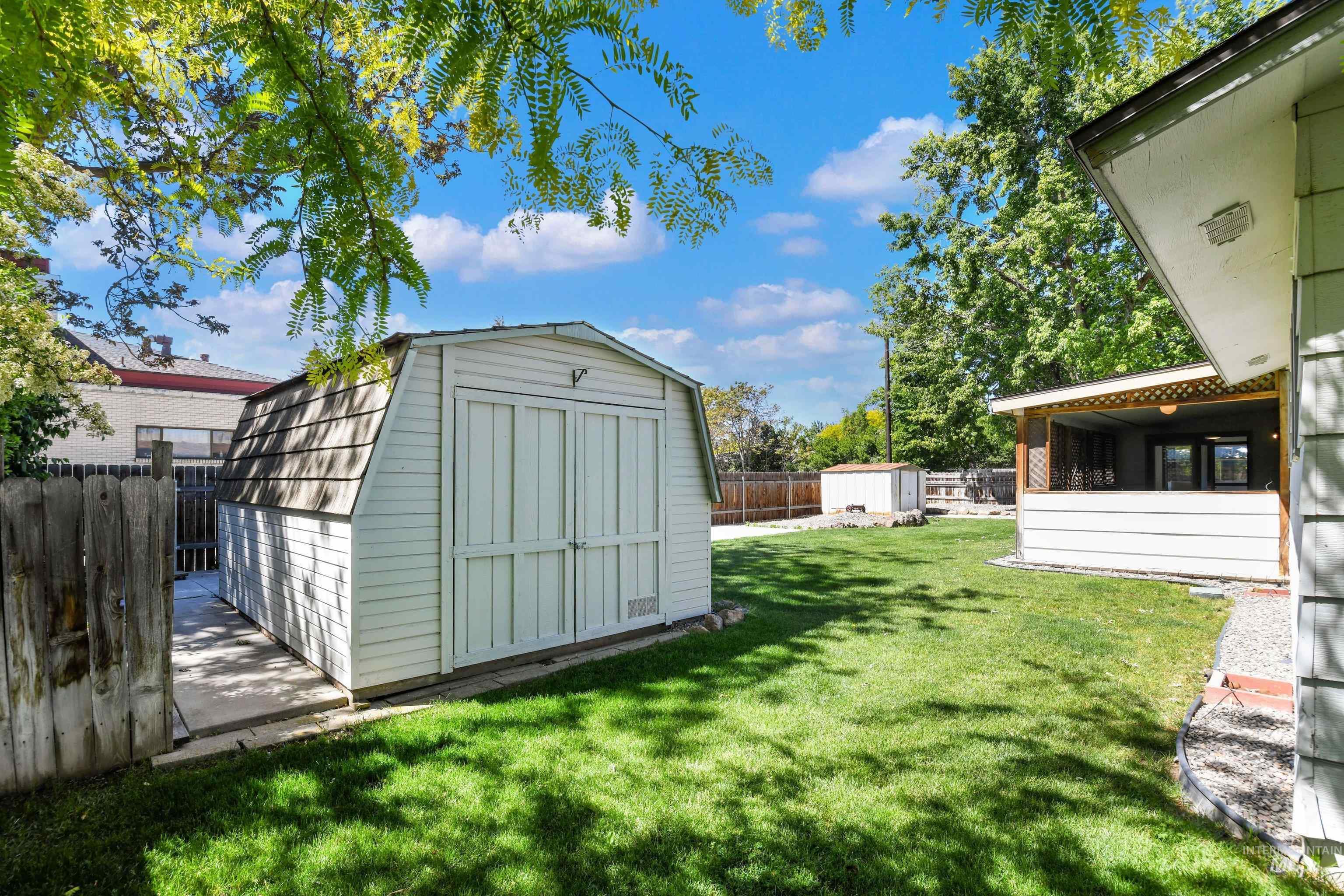 1017 W Yost Ave, Meridian, Idaho 83646, 2 Bedrooms, 2 Bathrooms, Residential For Sale, Price $370,000, 98987593