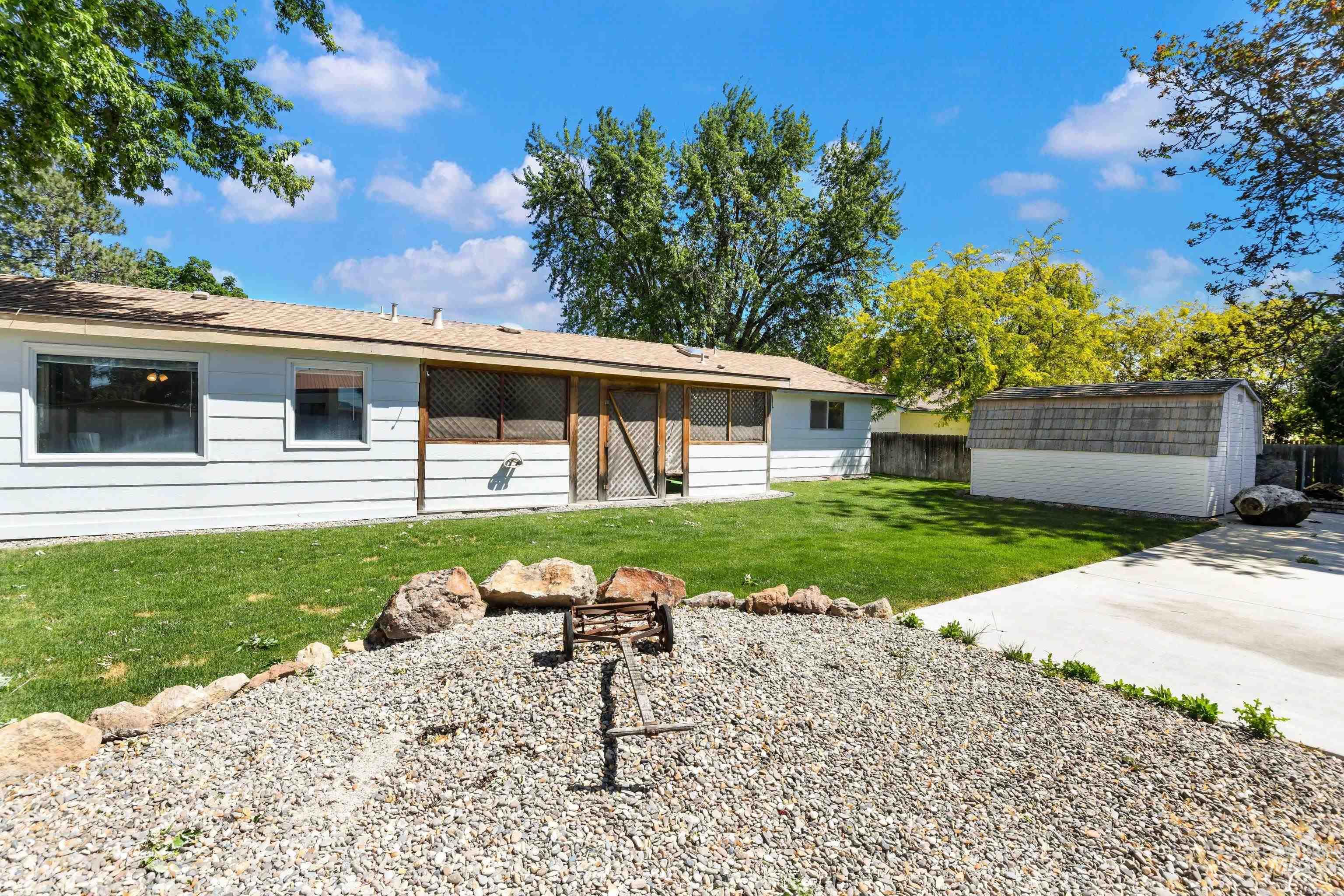1017 W Yost Ave, Meridian, Idaho 83646, 2 Bedrooms, 2 Bathrooms, Residential For Sale, Price $370,000, 98987593