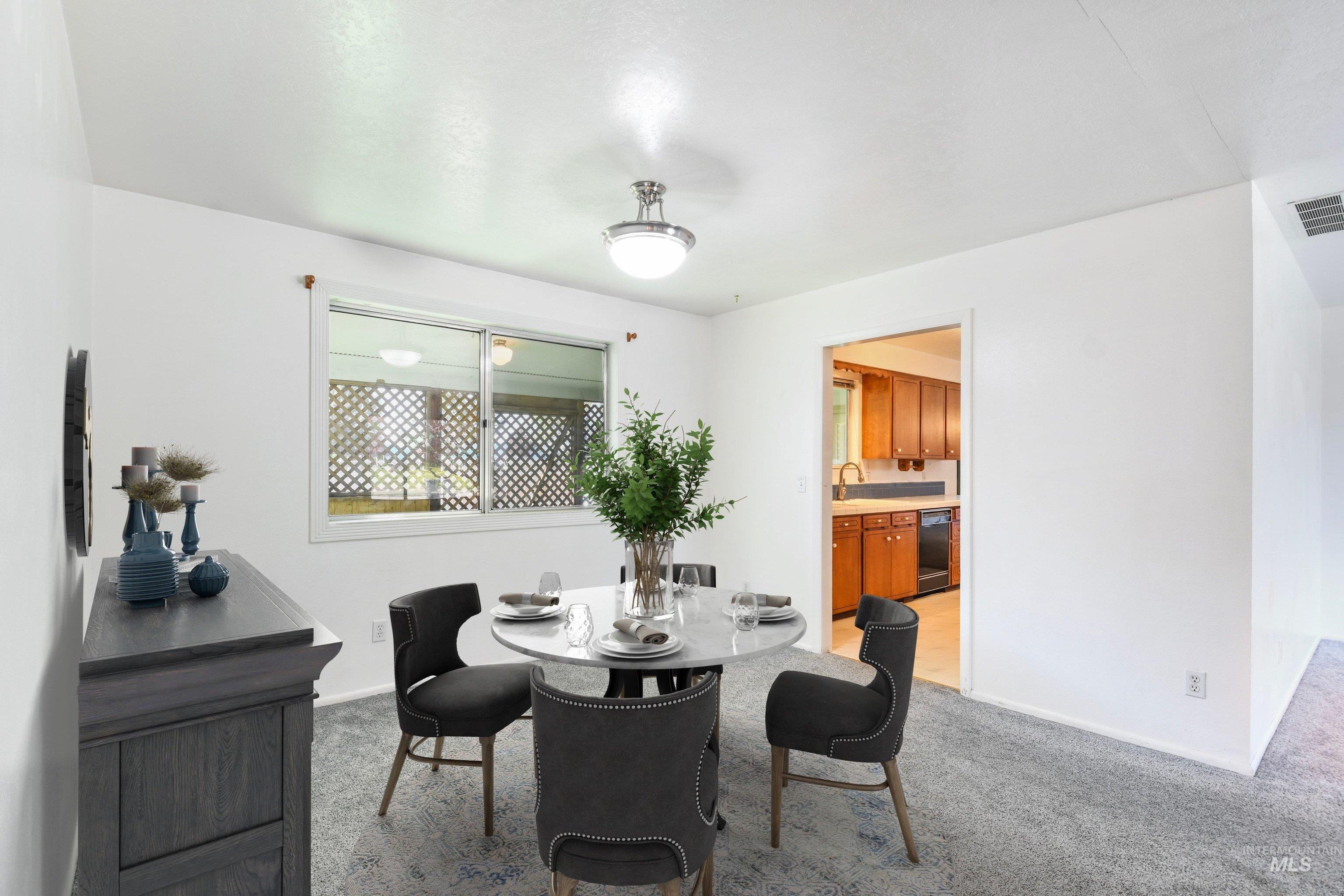 1017 W Yost Ave, Meridian, Idaho 83646, 2 Bedrooms, 2 Bathrooms, Residential For Sale, Price $370,000, 98987593