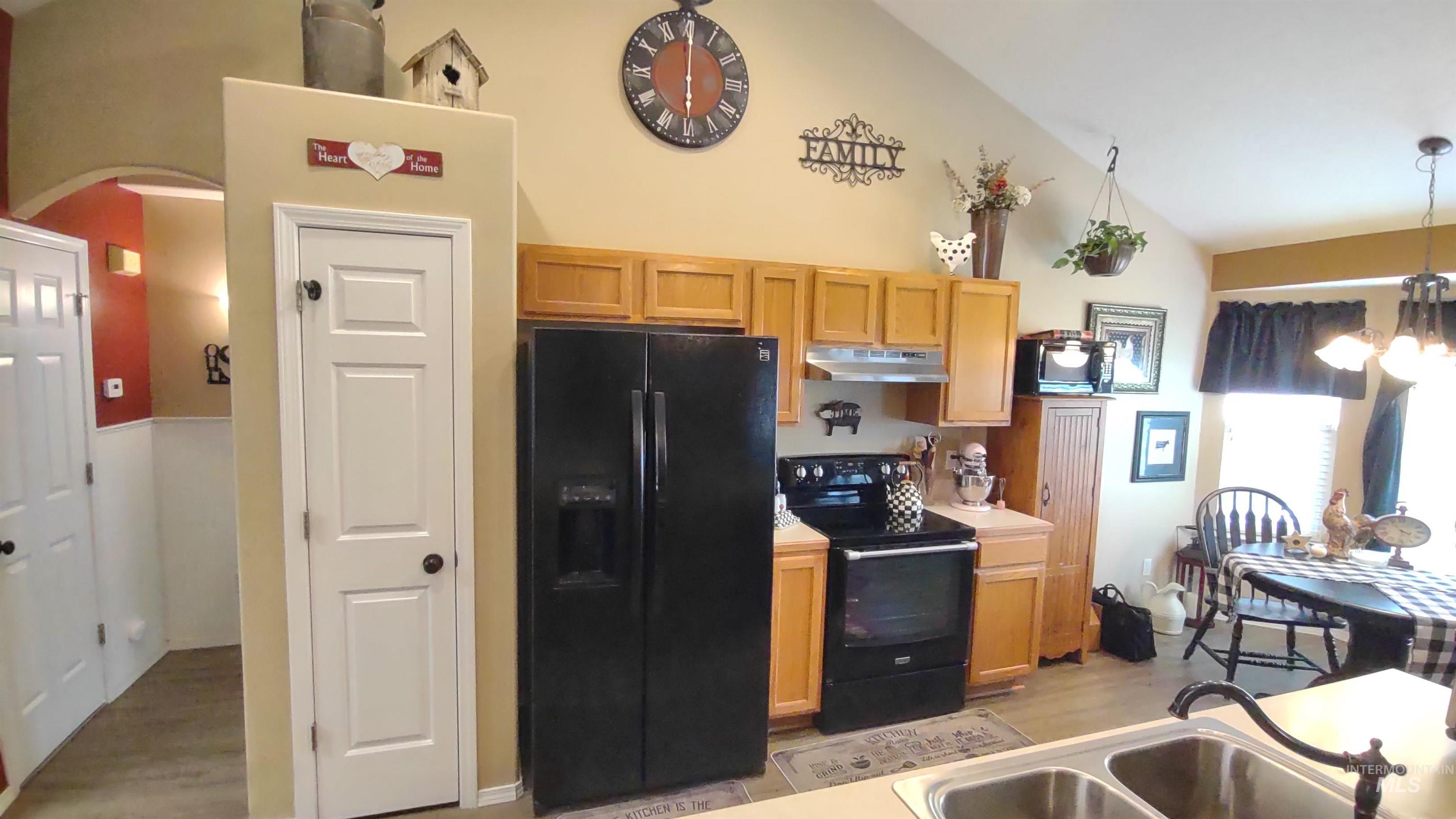 7332 Newbrook Dr, Nampa, Idaho 83687, 3 Bedrooms, 2 Bathrooms, Residential For Sale, Price $415,000, 98987597