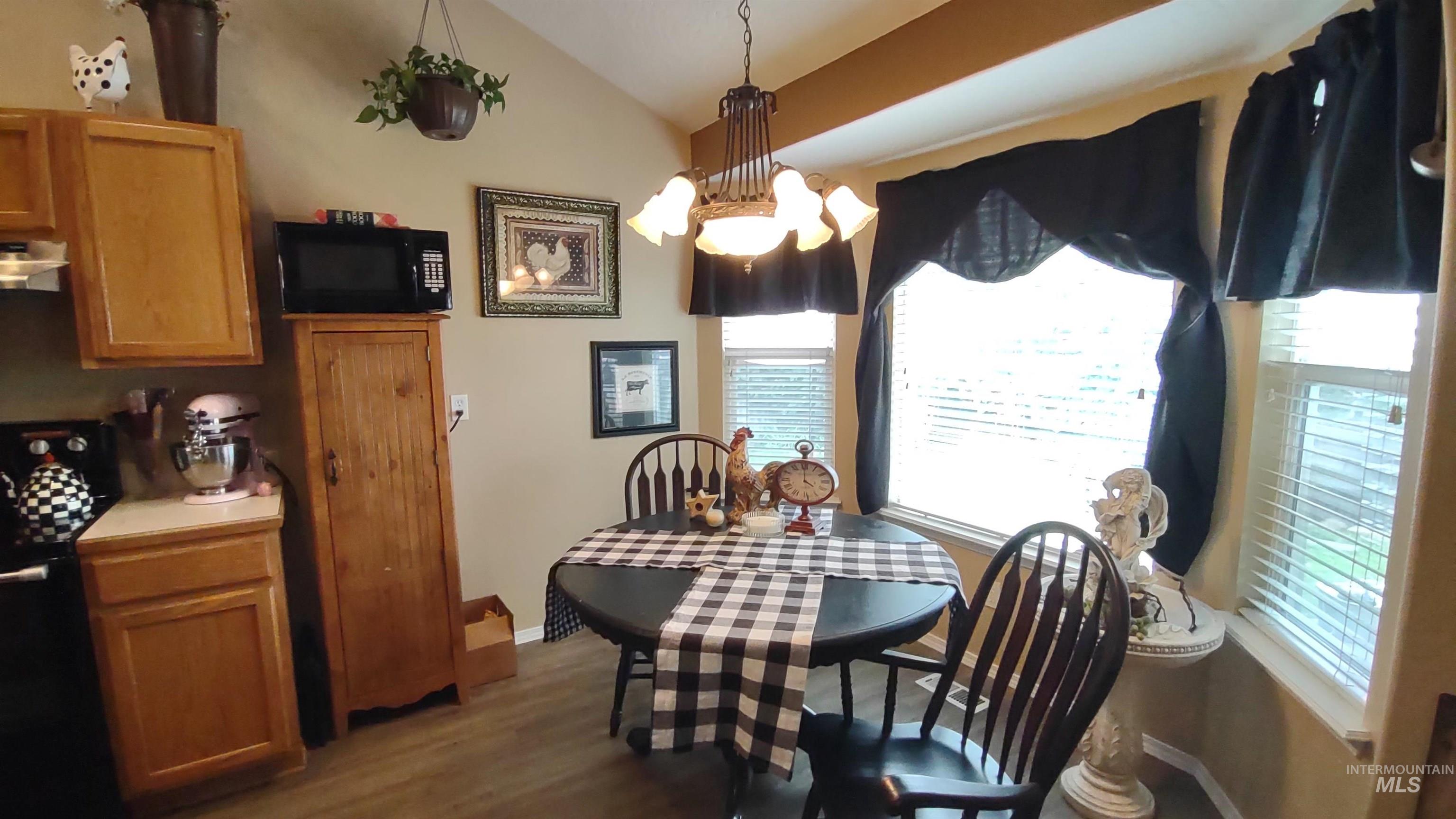 7332 Newbrook Dr, Nampa, Idaho 83687, 3 Bedrooms, 2 Bathrooms, Residential For Sale, Price $415,000, 98987597