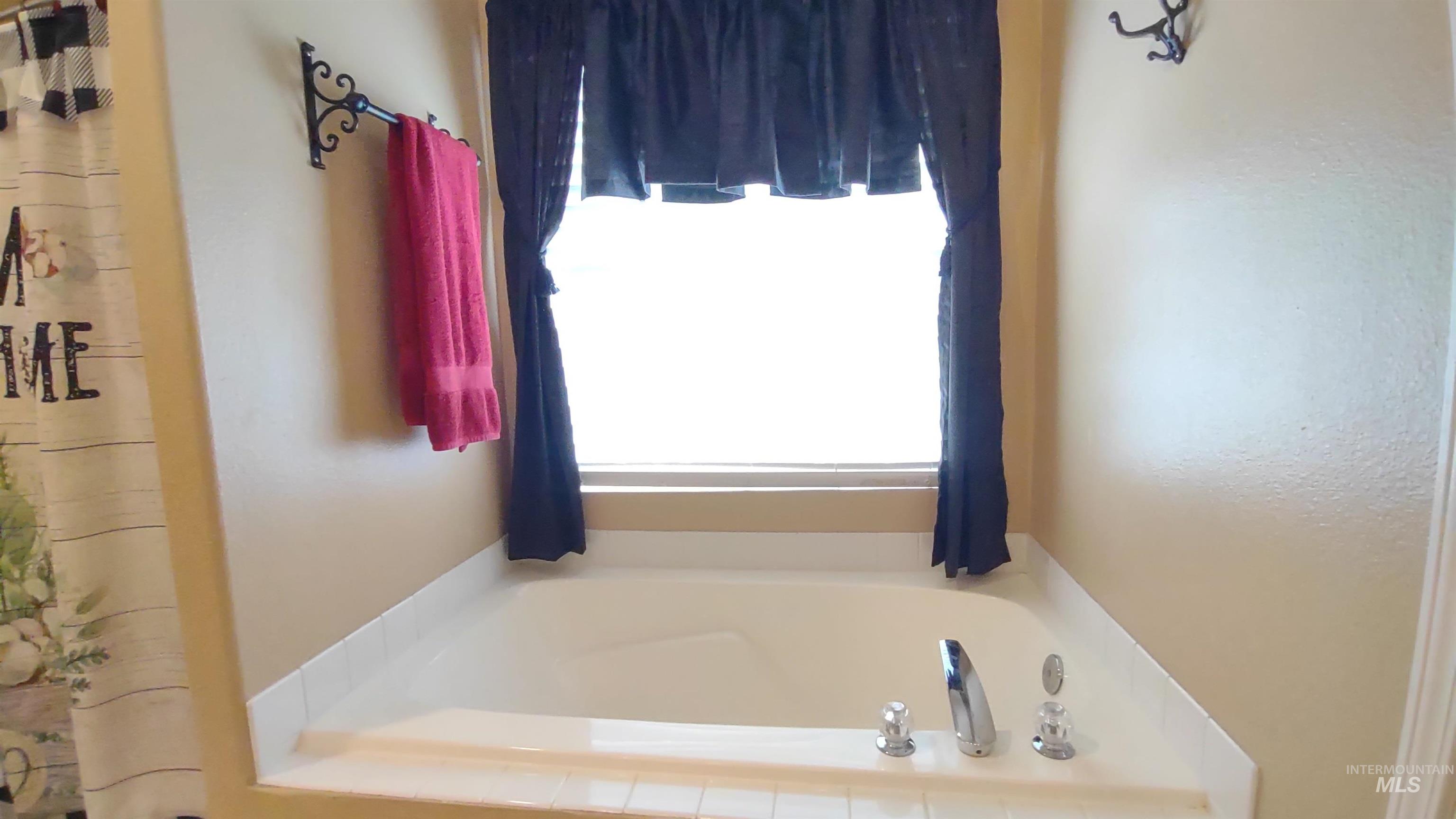 7332 Newbrook Dr, Nampa, Idaho 83687, 3 Bedrooms, 2 Bathrooms, Residential For Sale, Price $415,000, 98987597