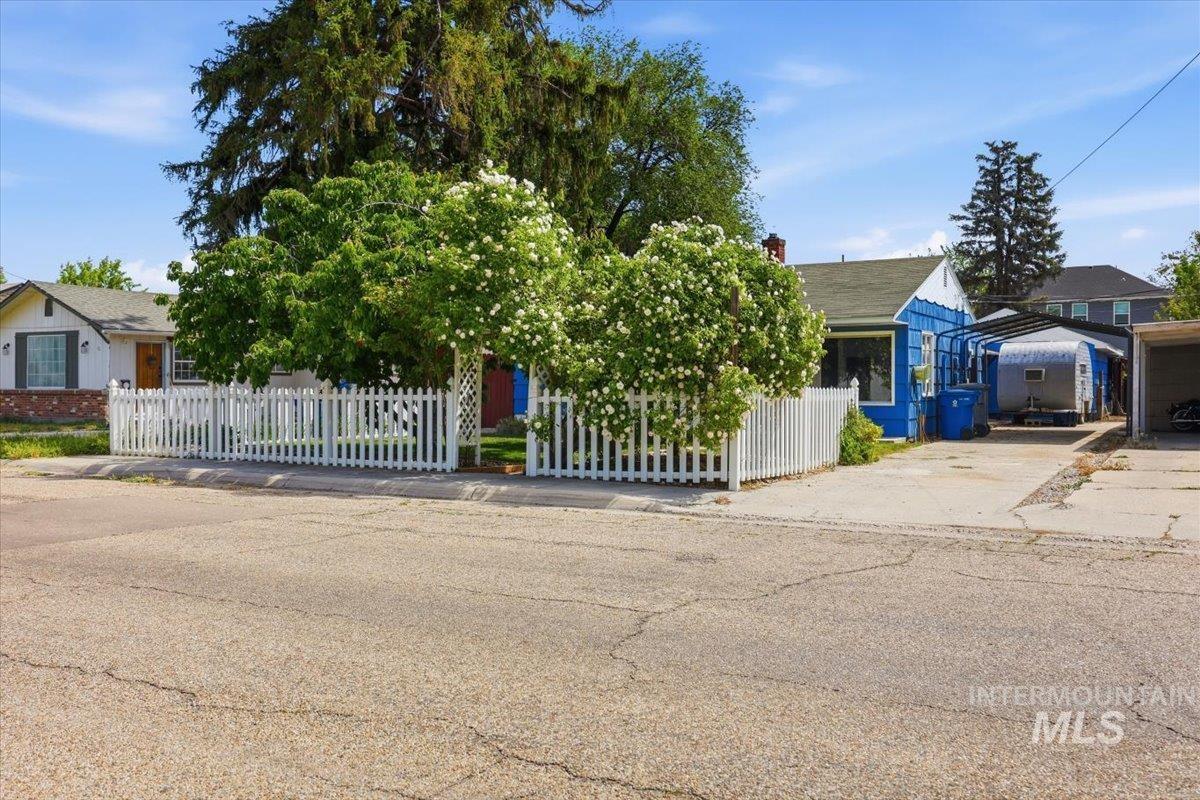 8 N Sunset St, Nampa, Idaho 83651, 3 Bedrooms, 2 Bathrooms, Residential For Sale, Price $315,000, 98987598