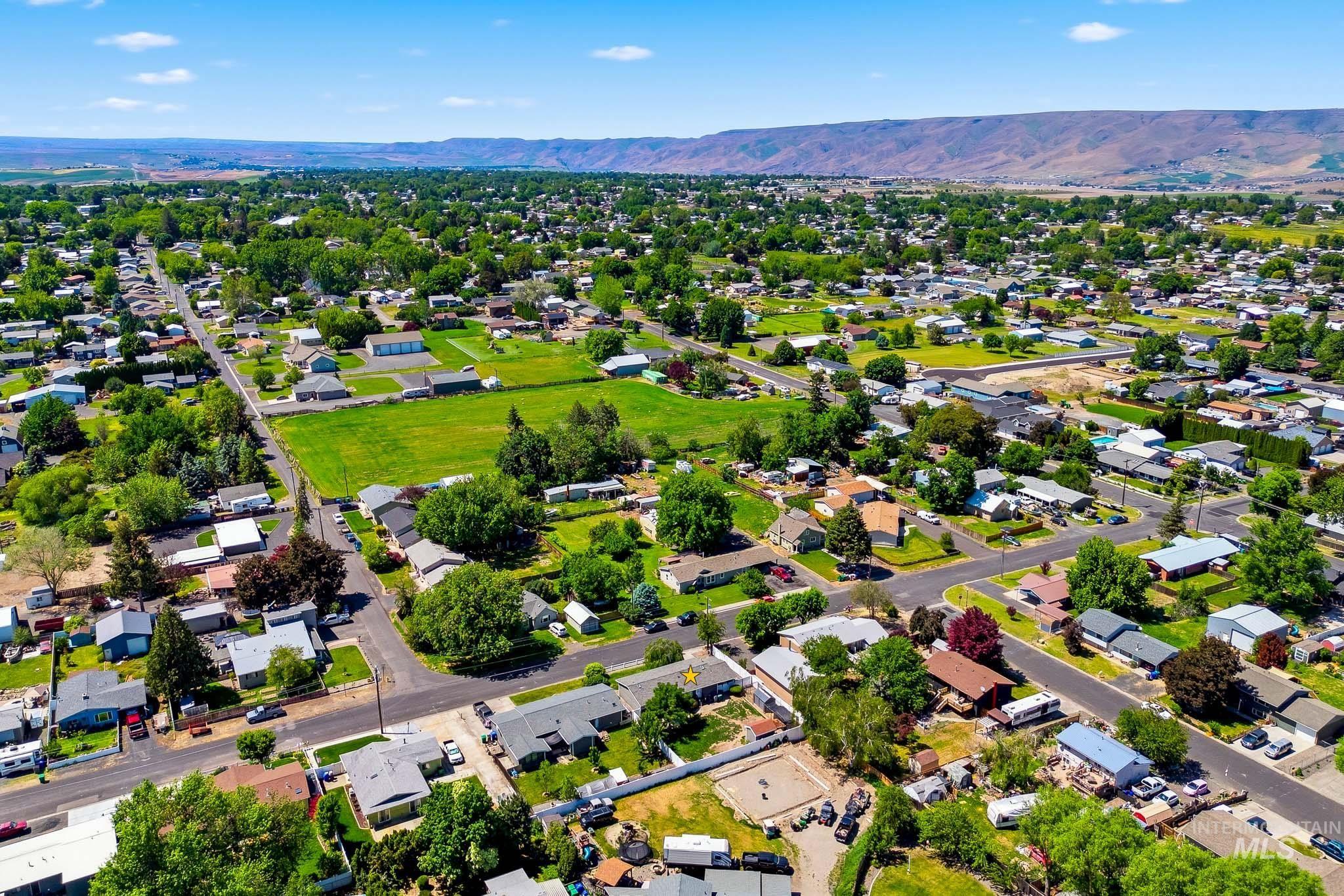 3715 18th Street, Lewiston, Idaho 83501, 3 Bedrooms, 2 Bathrooms, Residential For Sale, Price $385,000, 98987602