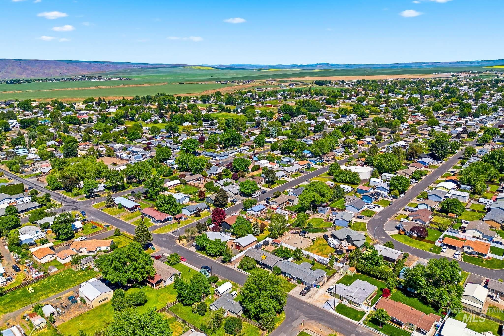 3715 18th Street, Lewiston, Idaho 83501, 3 Bedrooms, 2 Bathrooms, Residential For Sale, Price $385,000, 98987602