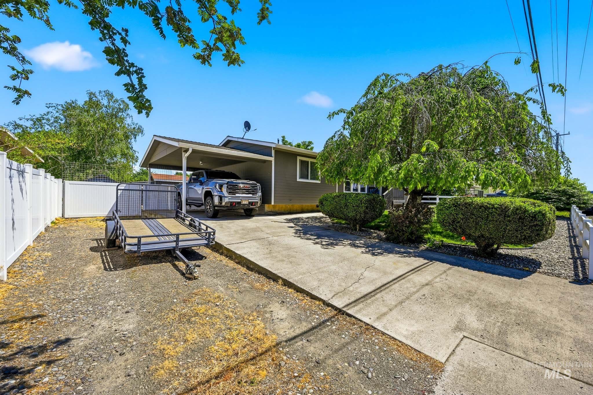 3715 18th Street, Lewiston, Idaho 83501, 3 Bedrooms, 2 Bathrooms, Residential For Sale, Price $385,000, 98987602