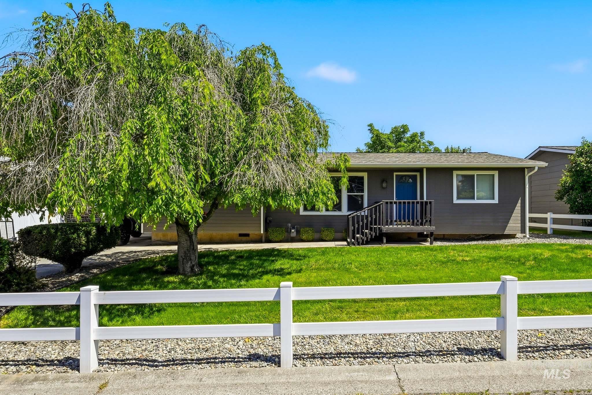 3715 18th Street, Lewiston, Idaho 83501, 3 Bedrooms, 2 Bathrooms, Residential For Sale, Price $385,000, 98987602